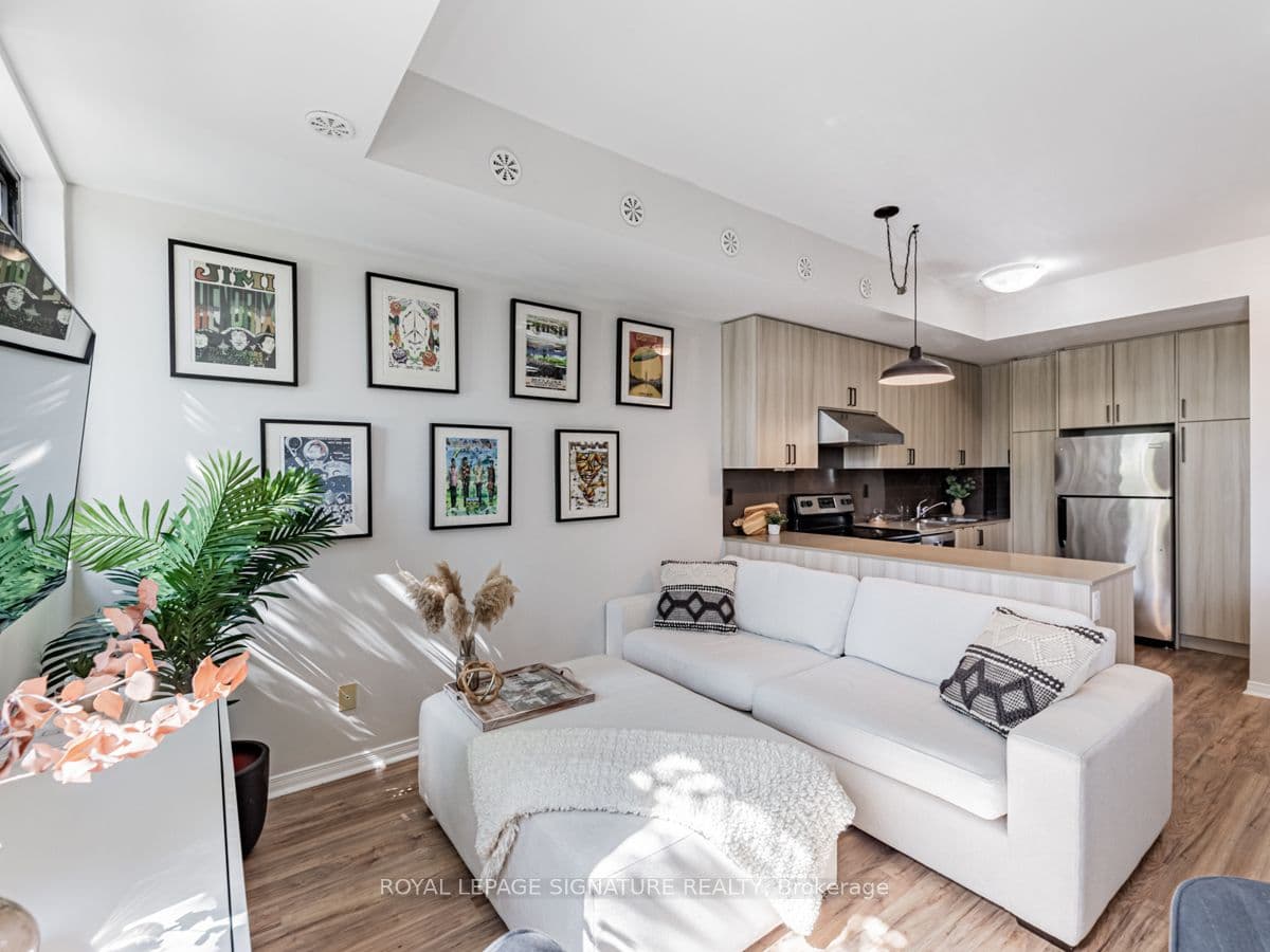 Unit 60 68 Winston Park Boulevard photo 1