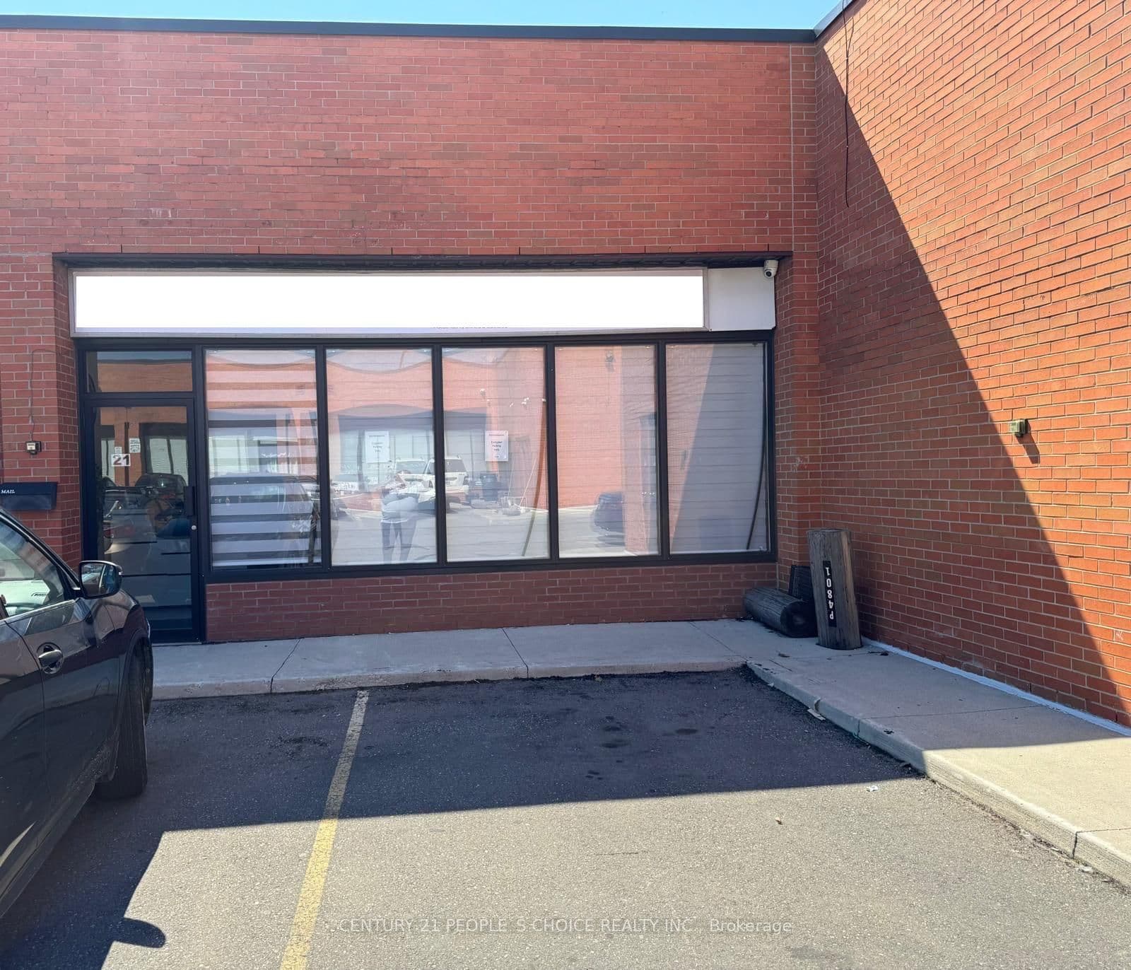 Unit 21 4801 Steeles Avenue photo 1