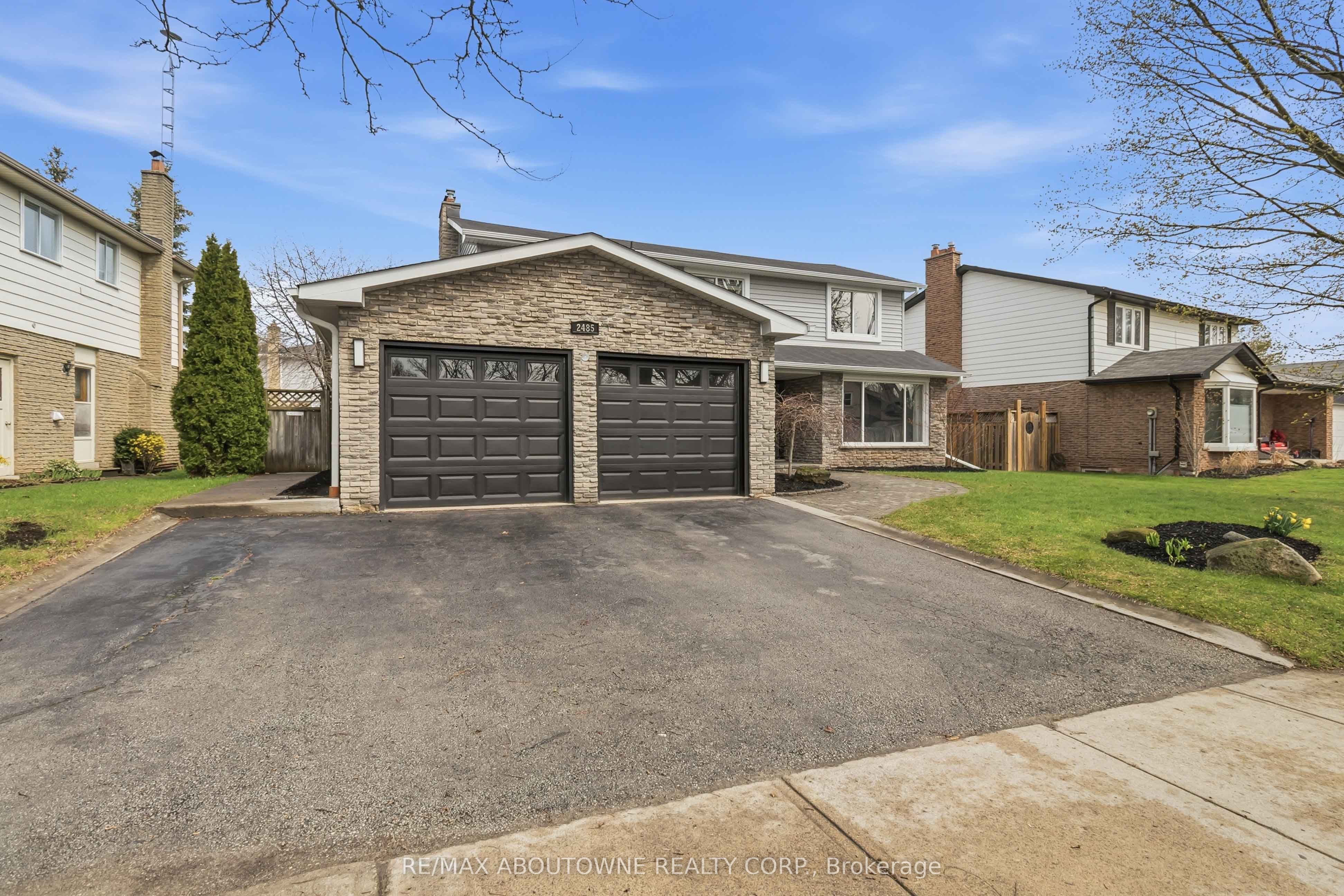 2485 Woburn Crescent photo 1