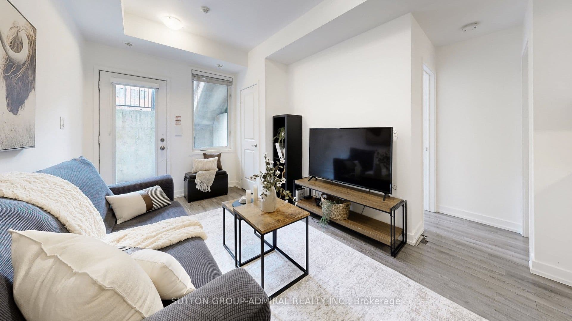 Unit 1B 867 Wilson Avenue photo 1