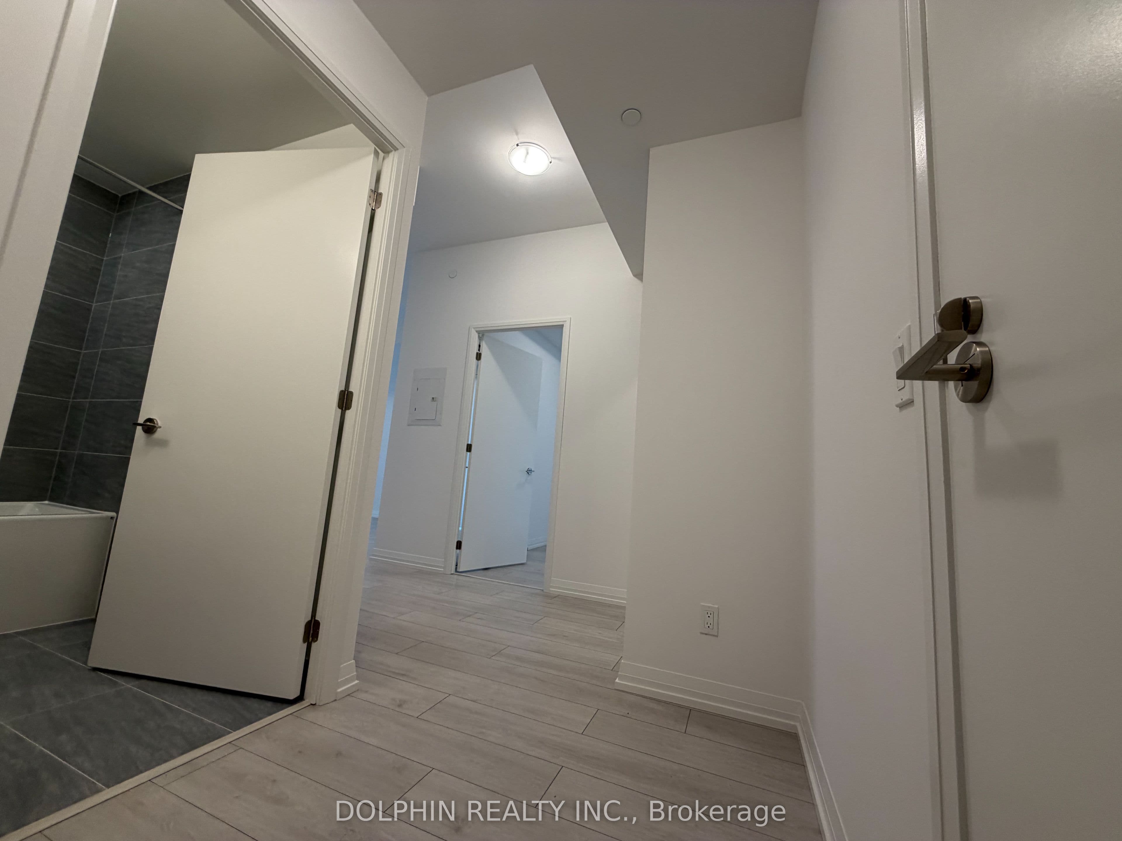 Unit 722 400 King Street photo 1