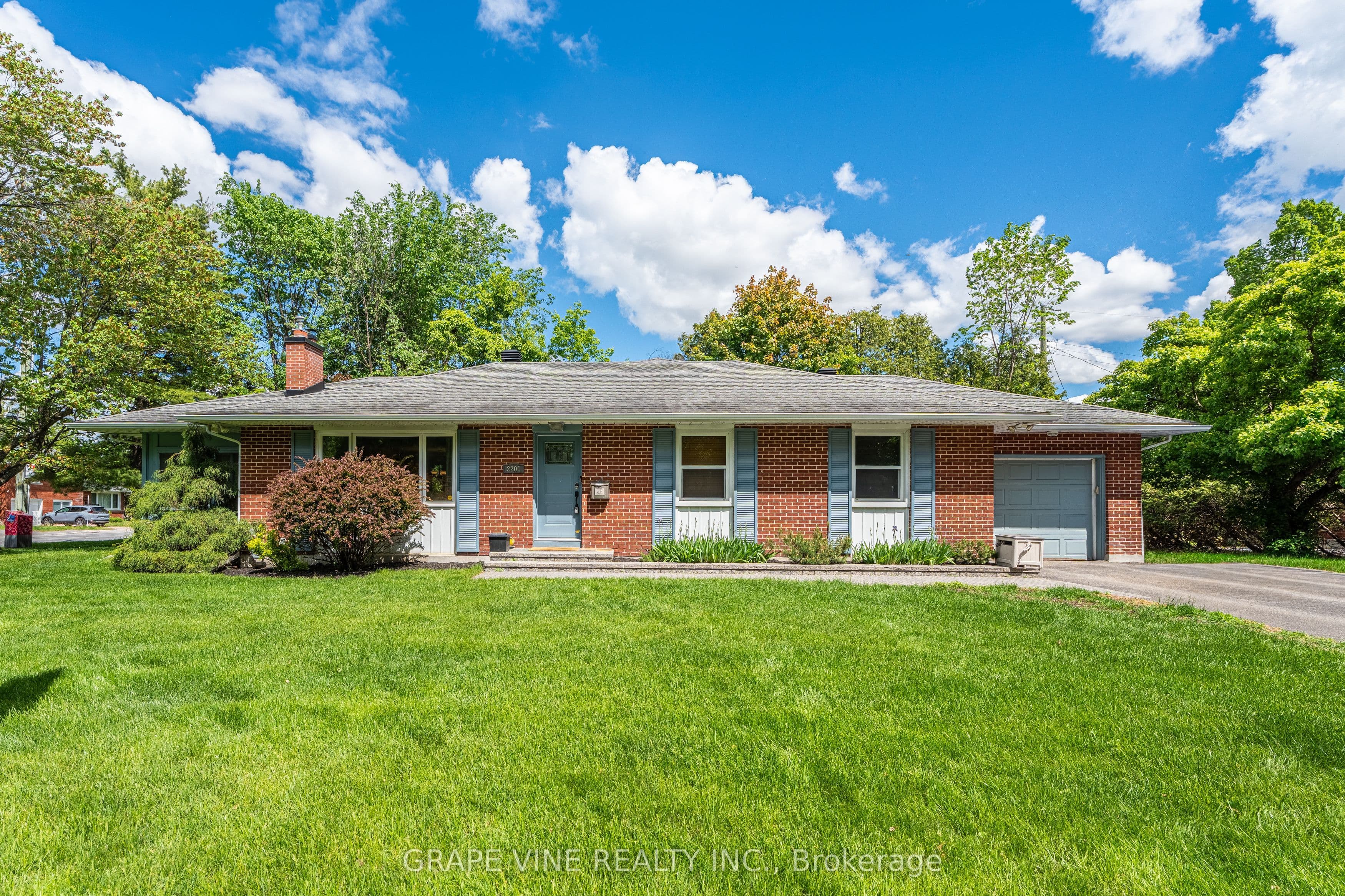 2201 Braeside Avenue photo 1