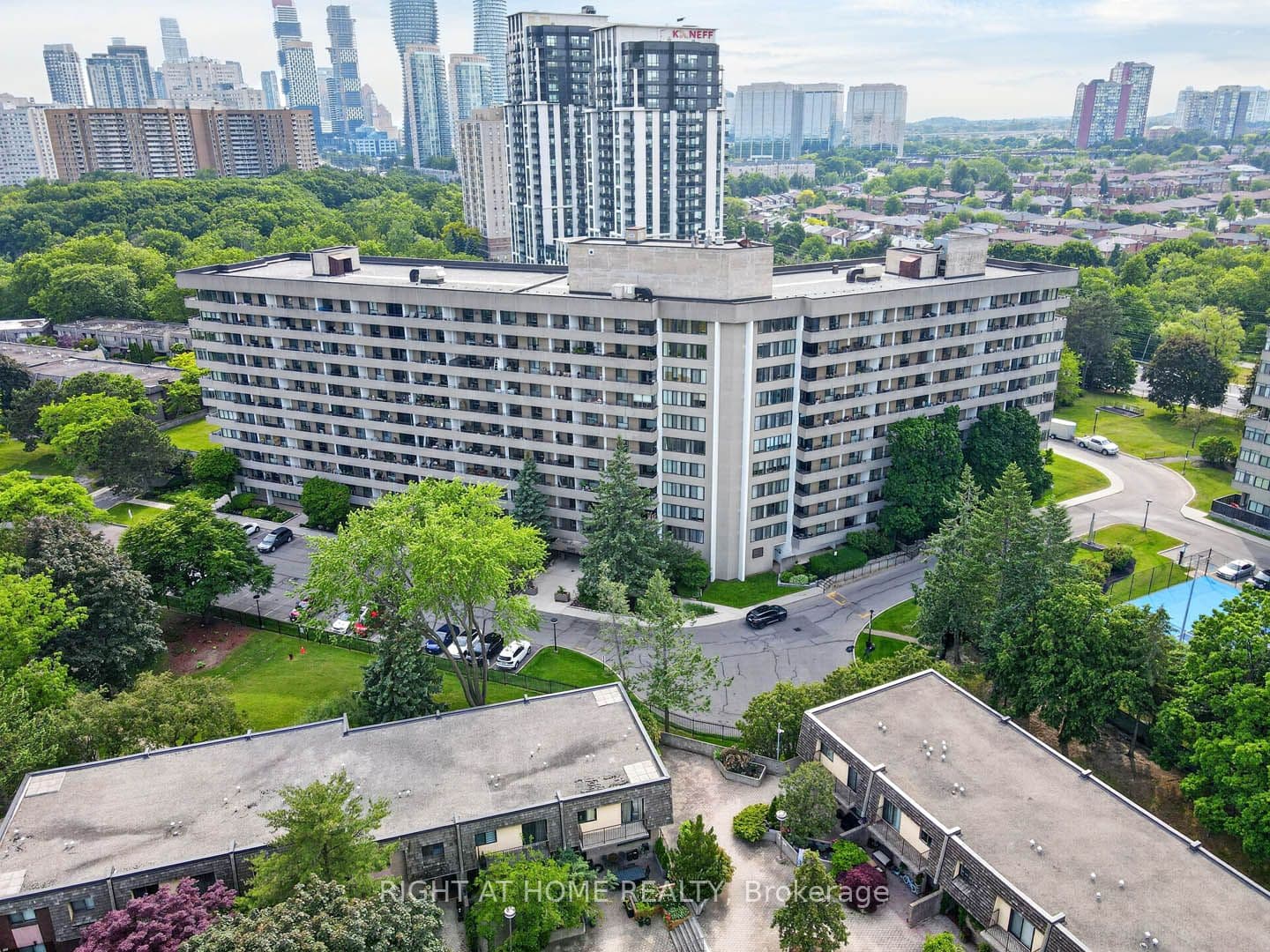 Unit 806 1320 Mississauga Valley Boulevard photo 1