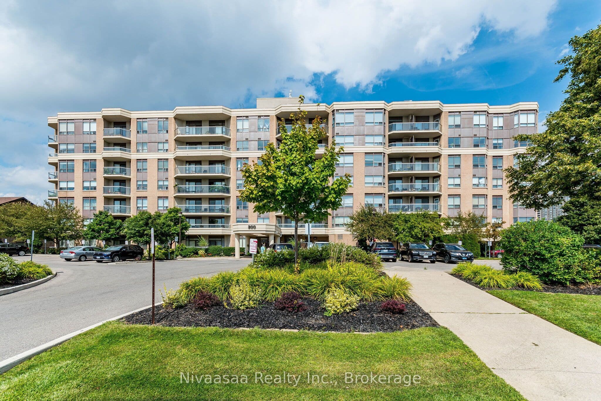 Unit 514 300 Ray Lawson Boulevard photo 1