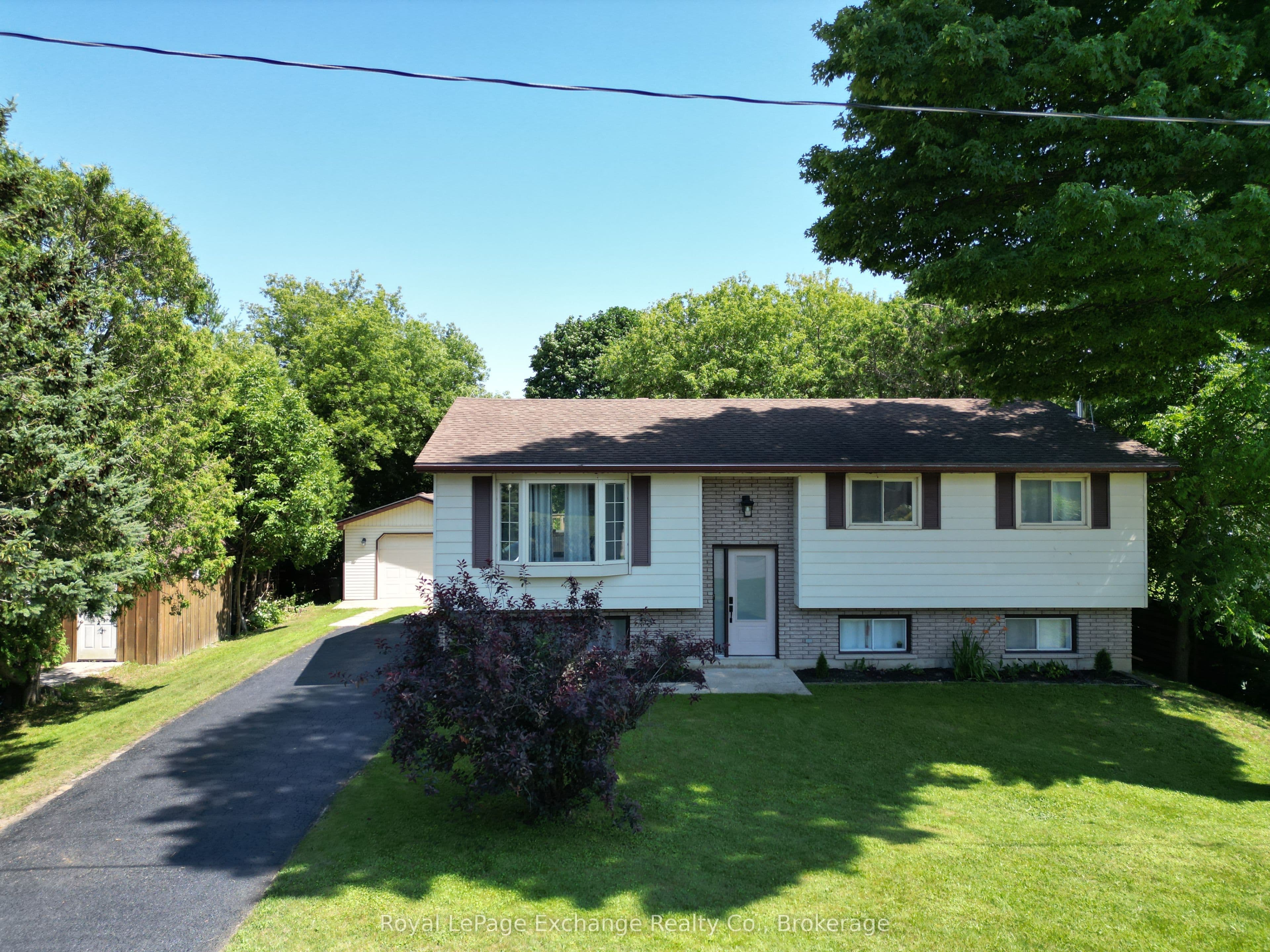 453 Elgin Street photo 1