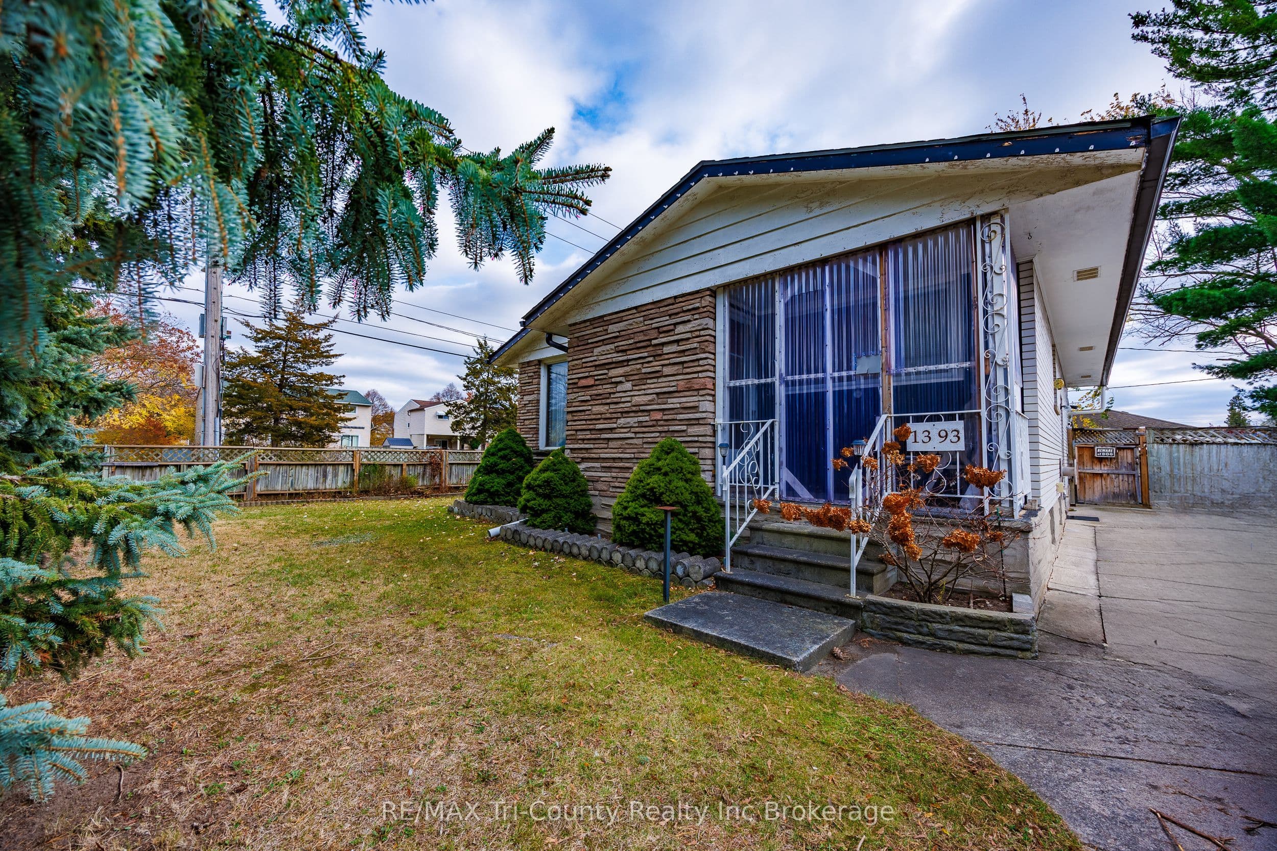 1393 Thorman Drive photo 1