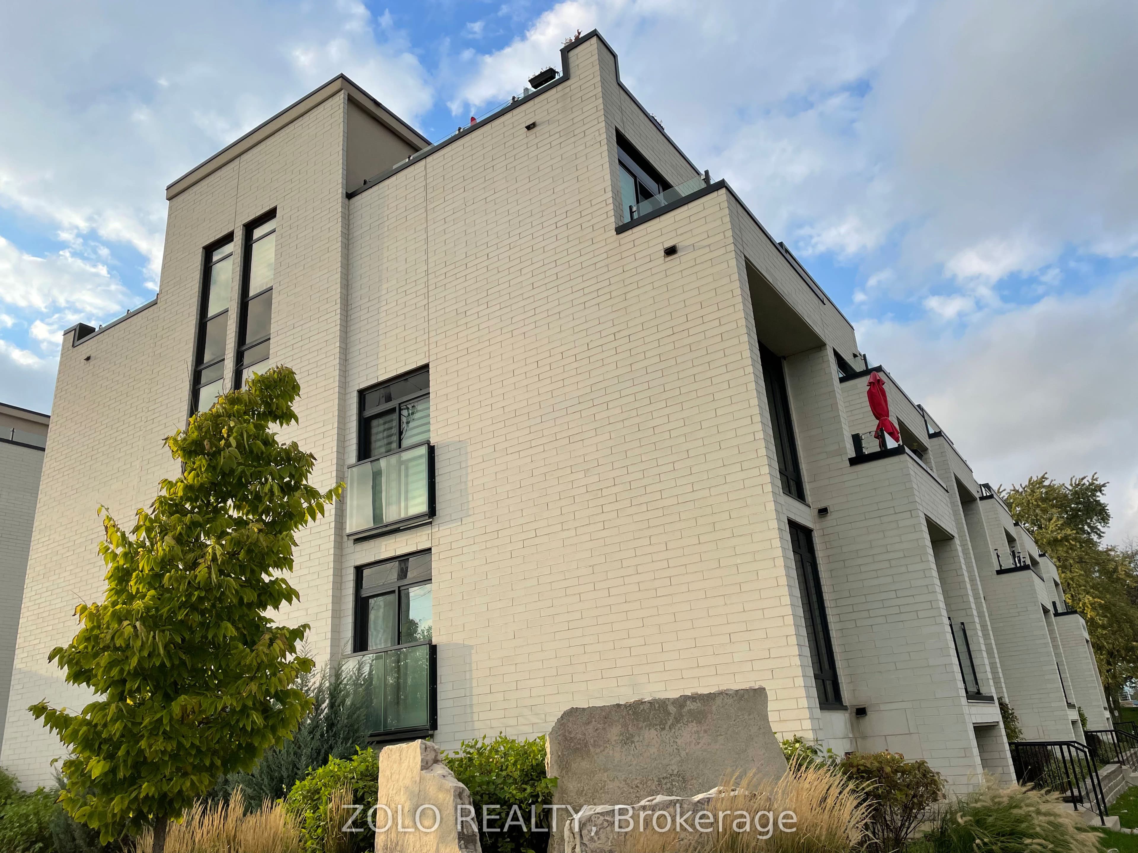 Unit 418 130 Widdicombe Hill Boulevard photo 1