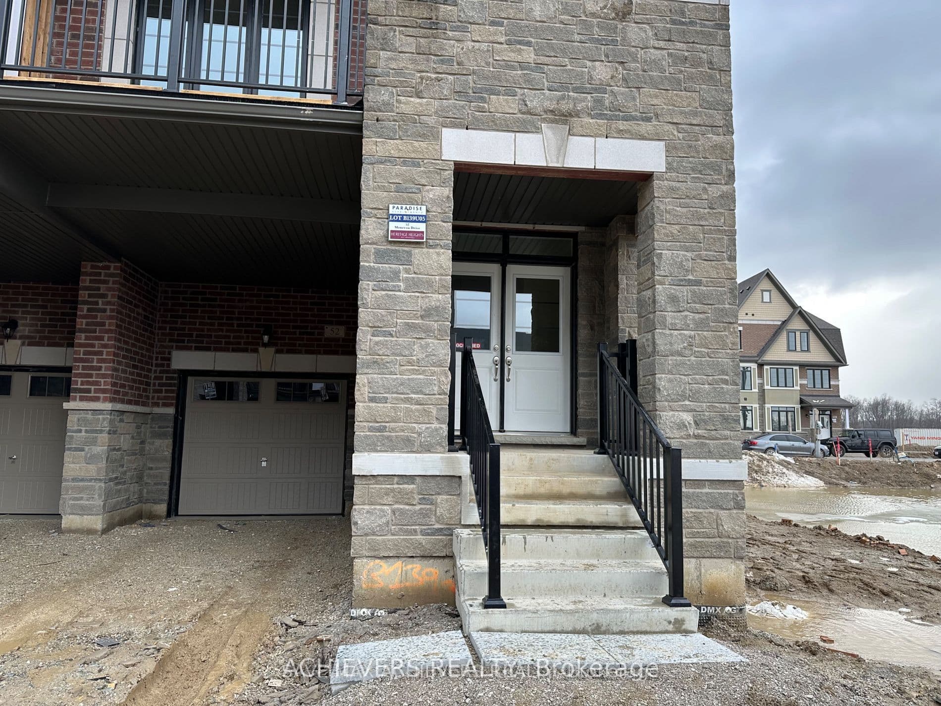 52 Monreau Drive photo 1