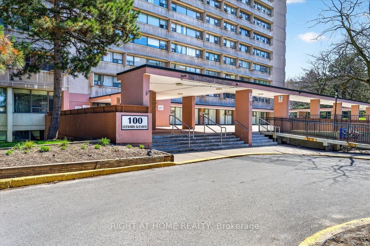 Unit 708 100 Leeward Glenway photo 1