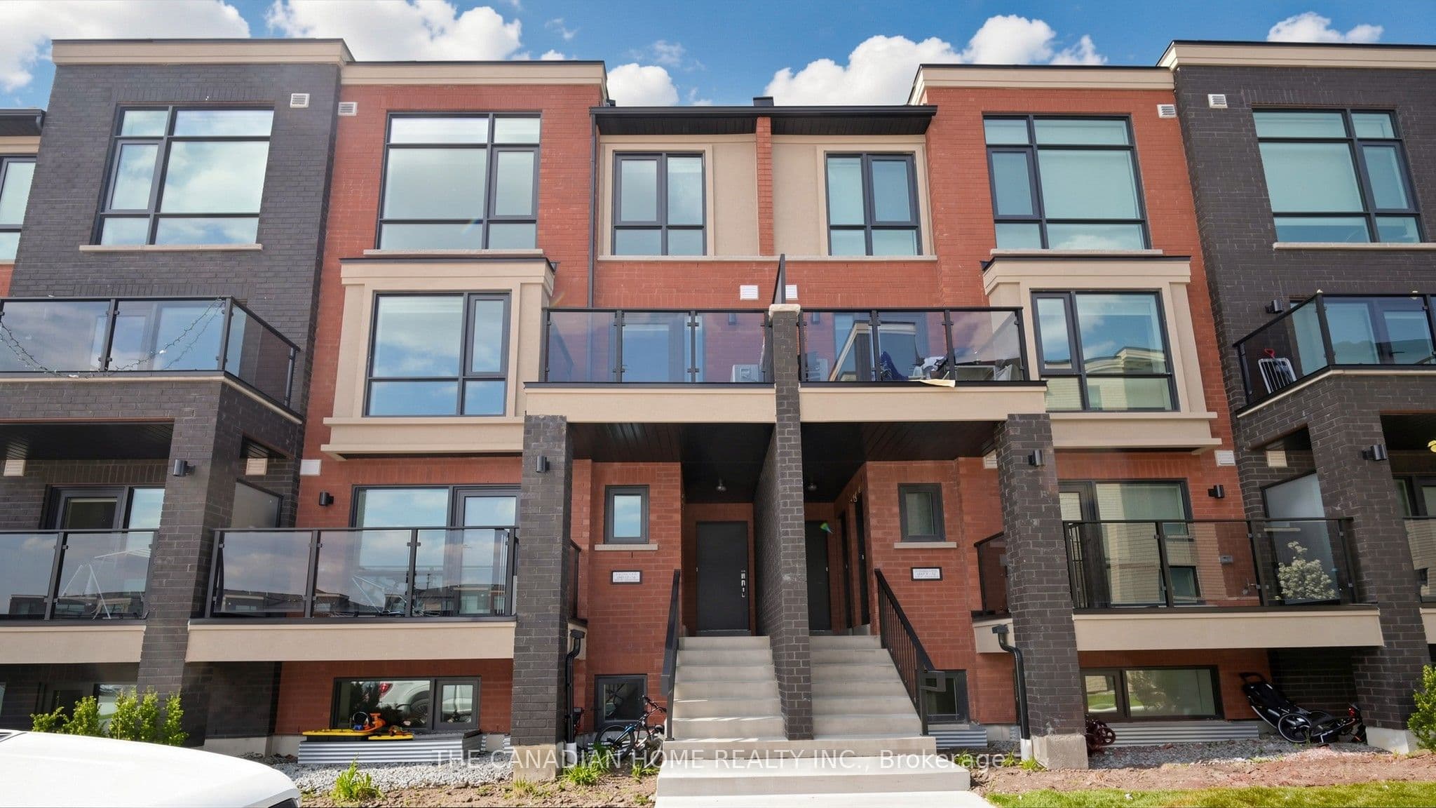 Unit 15 55 Romilly Avenue photo 1