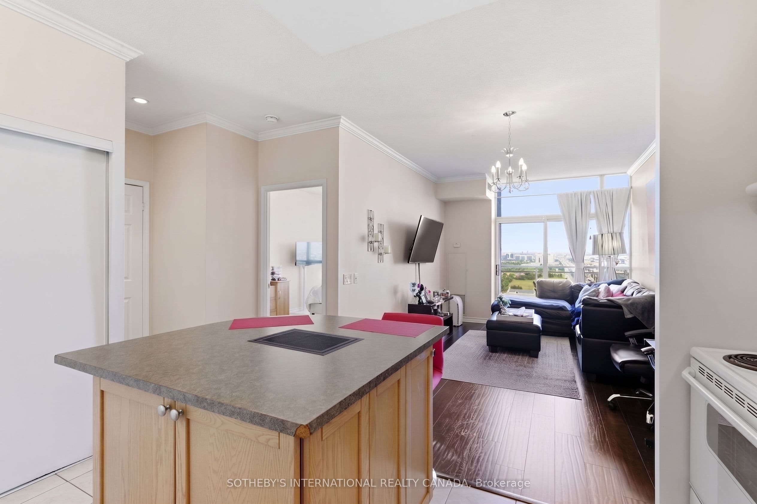 Unit 2112 55 Strathaven Drive photo 1