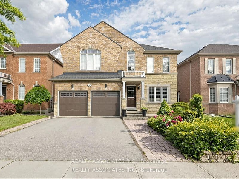 44 Shining Willow Crescent photo 1