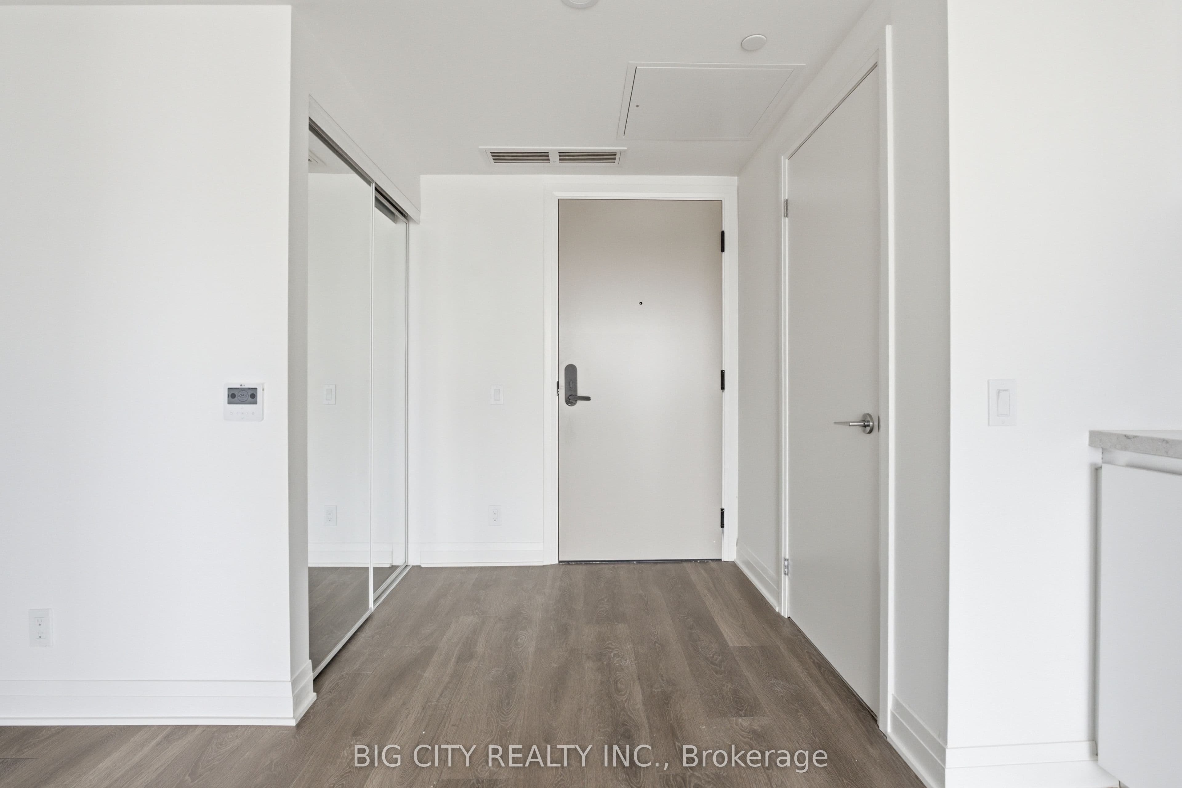 Unit 1109 25 Frederick Todd Way photo 1