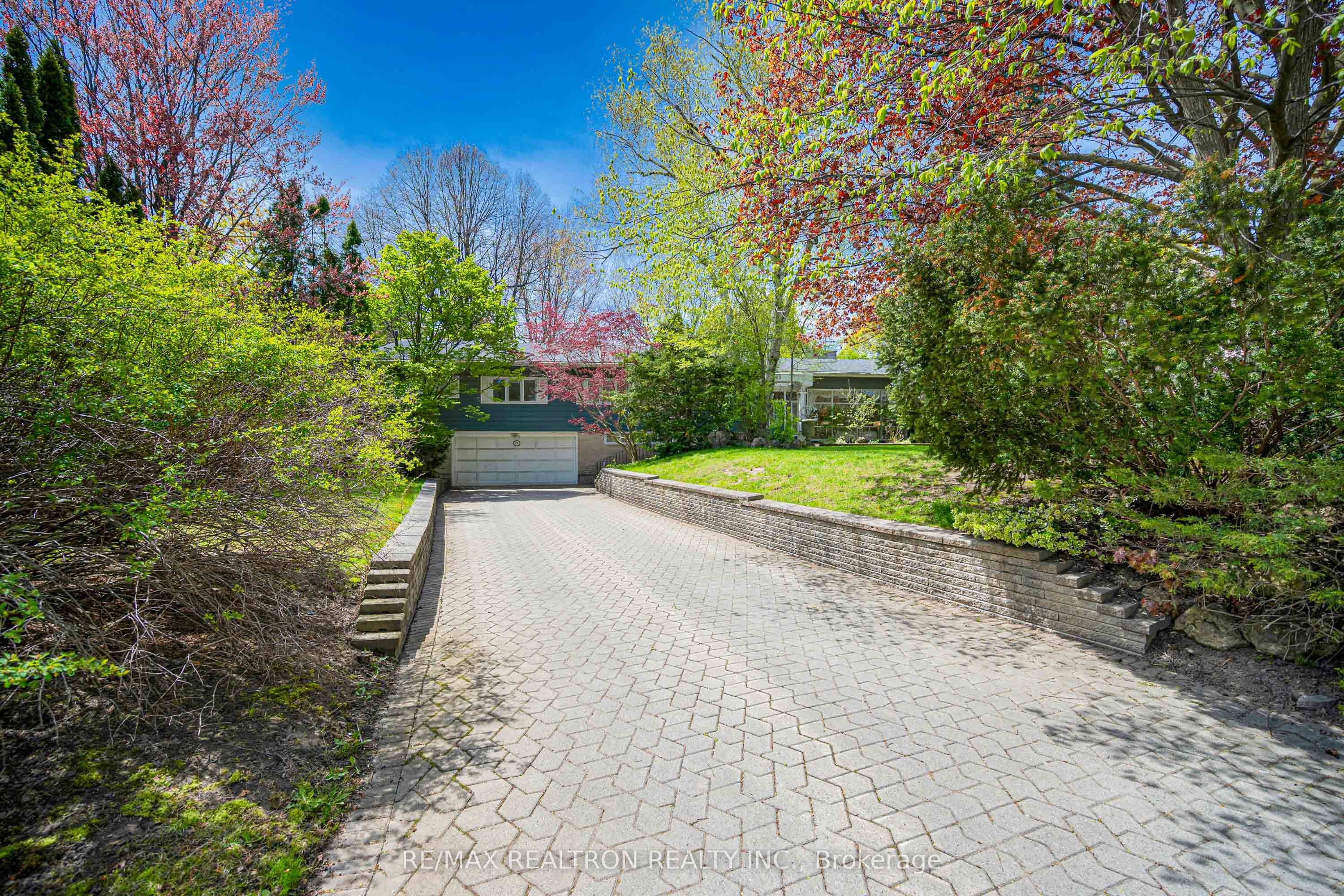 25 Vernham Court photo 1