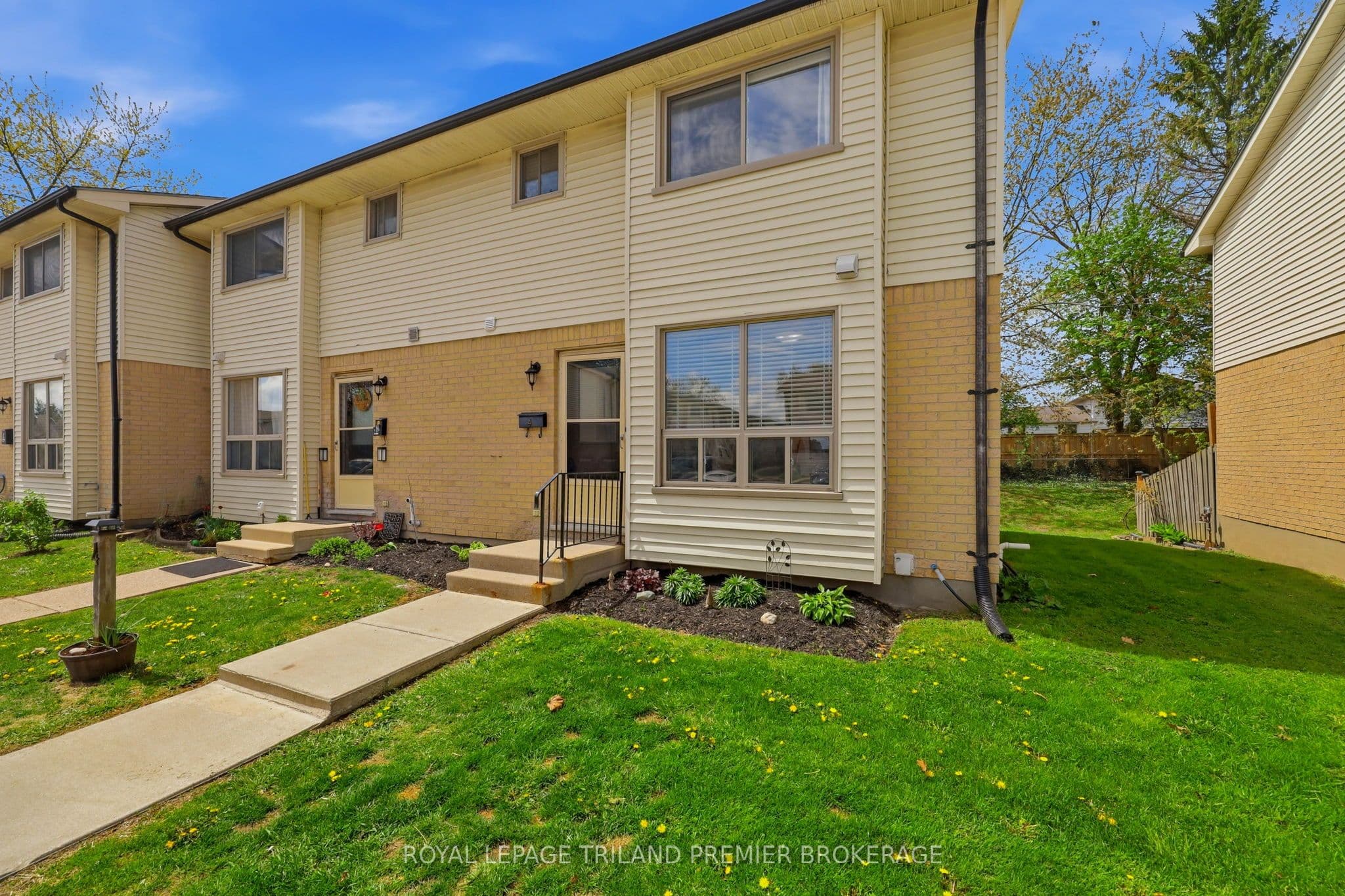 Unit 4 135 Belmont Drive photo 1
