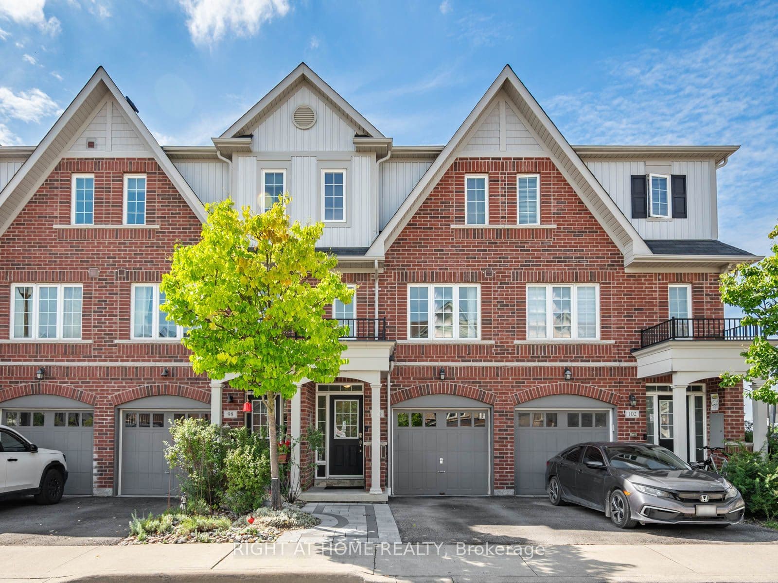 100 Magpie Way photo 1