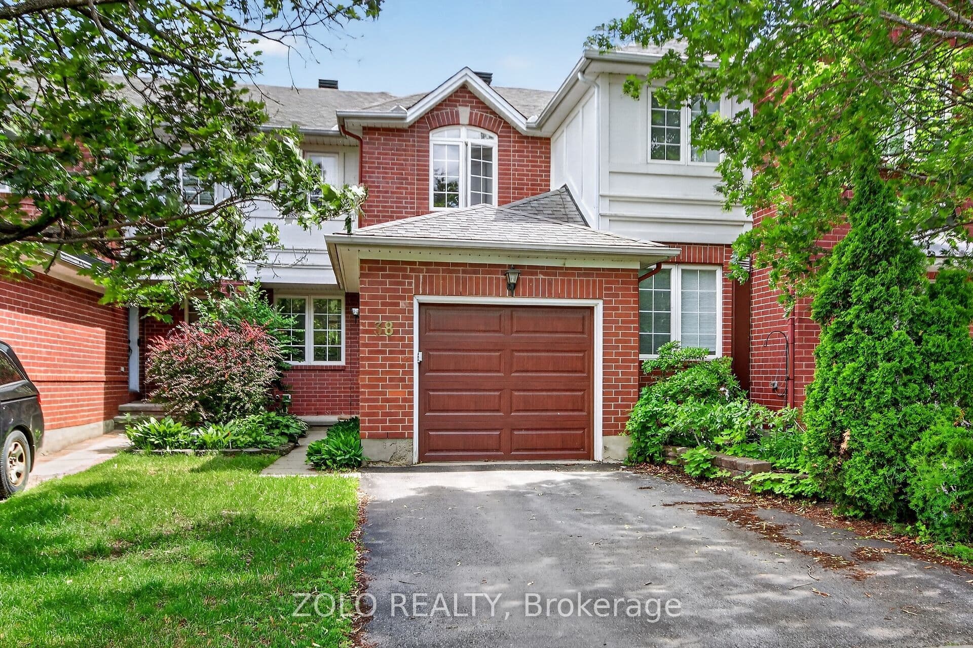 38 Central Park Drive photo 1