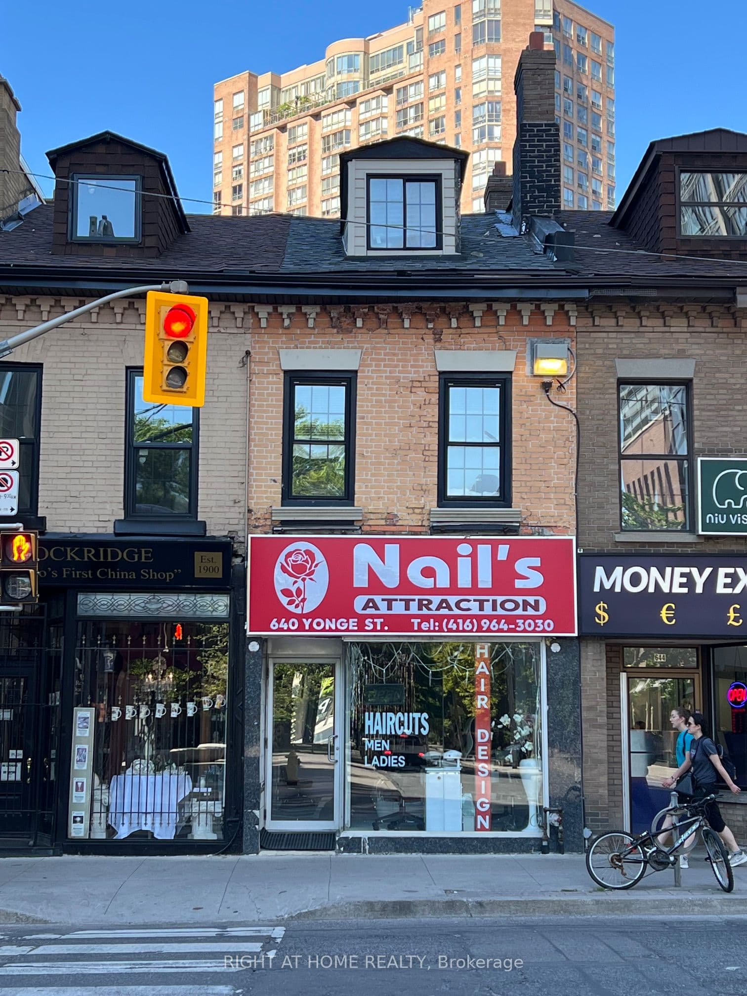 640 Yonge Street photo 1