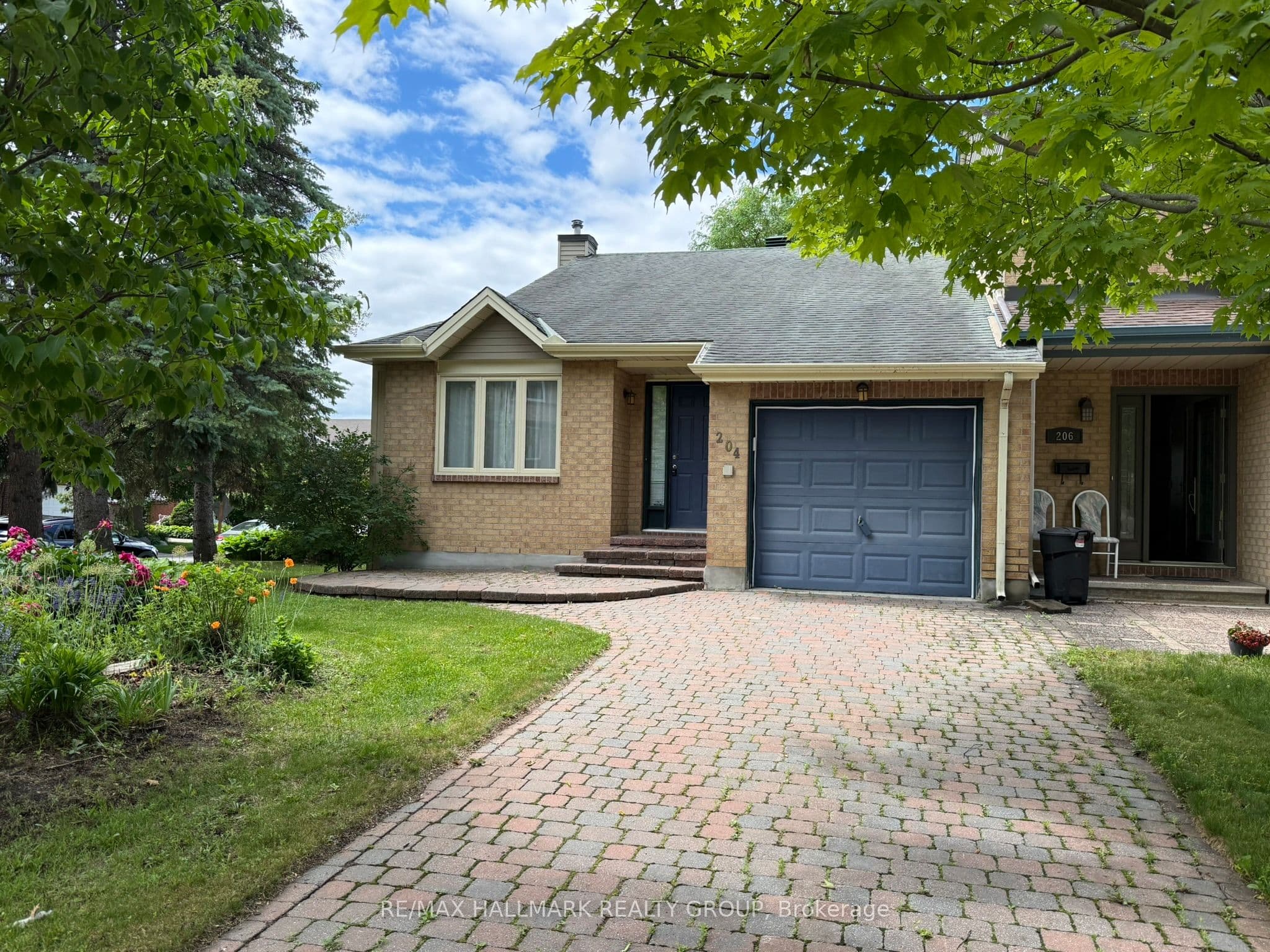 204 Dunbarton Court photo 1