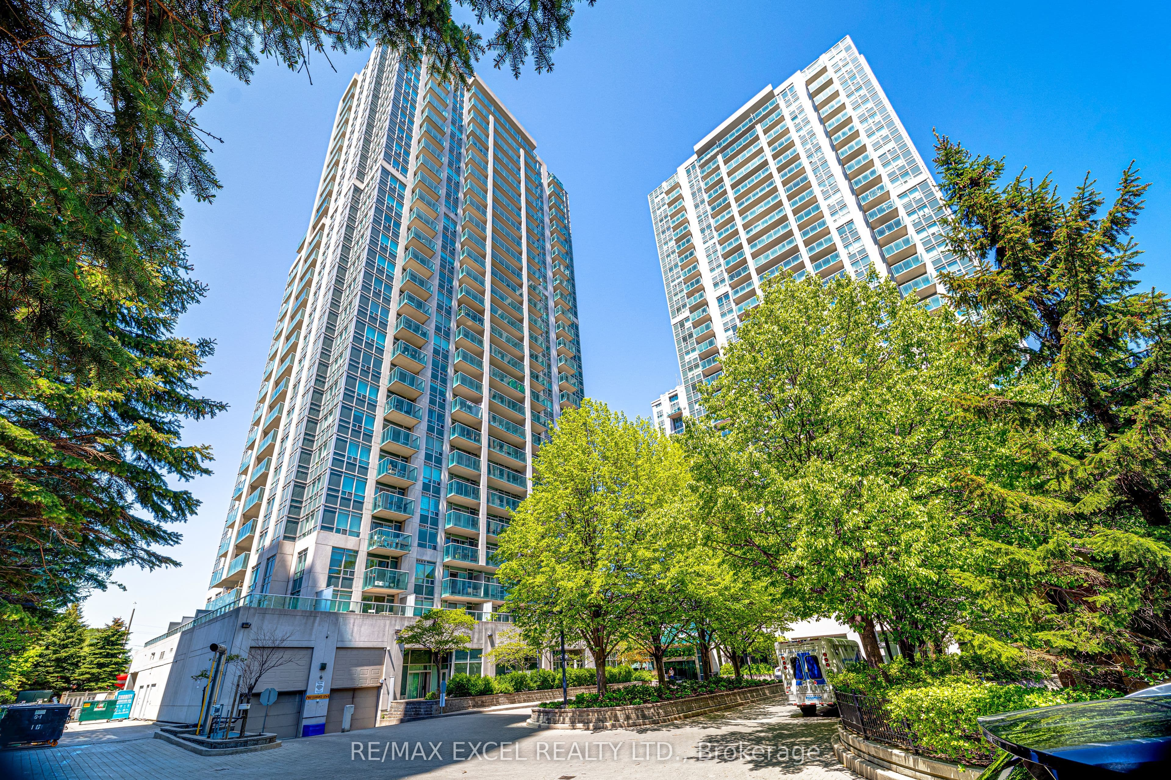 Unit 1512 18 Harrison Garden Boulevard photo 1