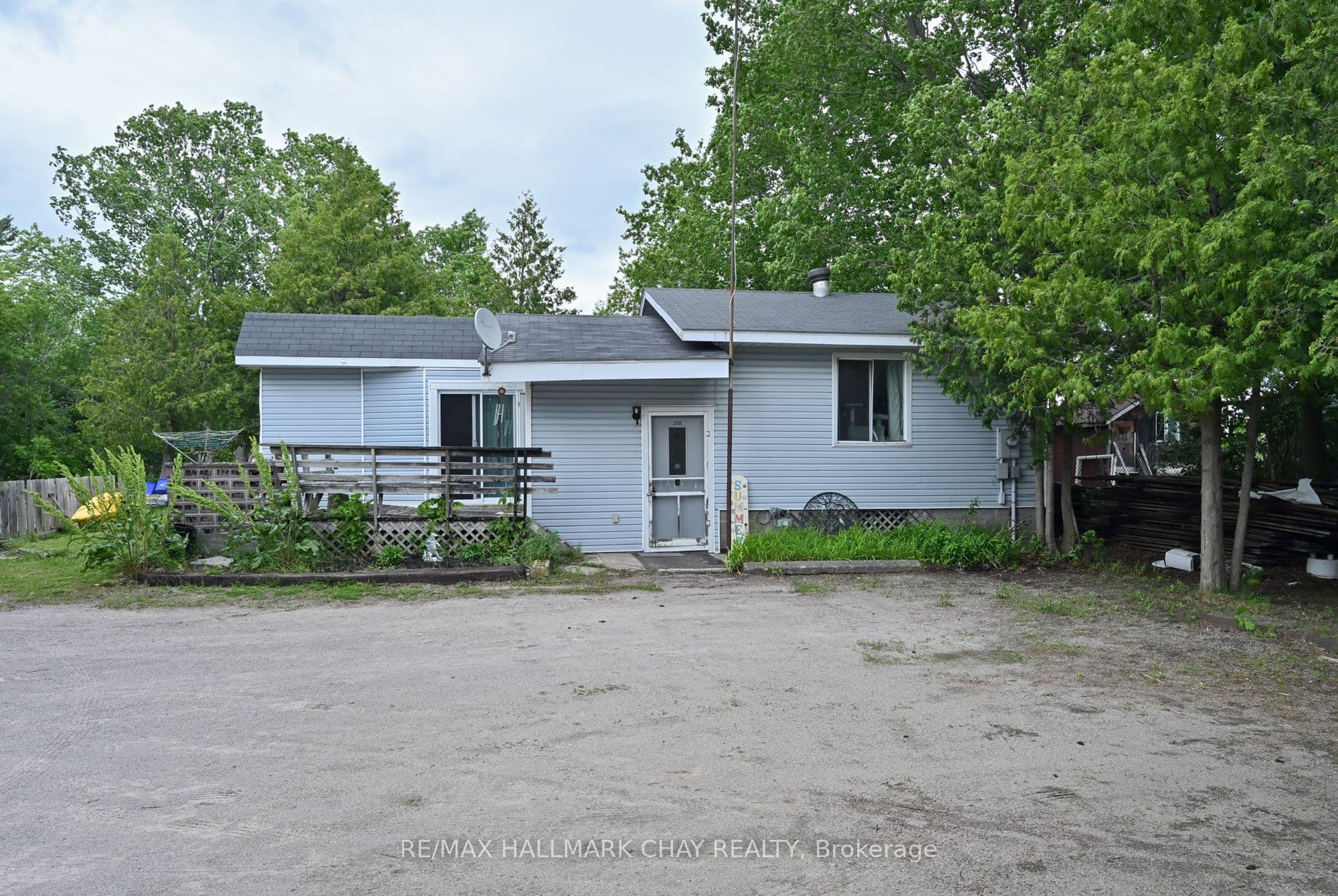 225 Park Street photo 1