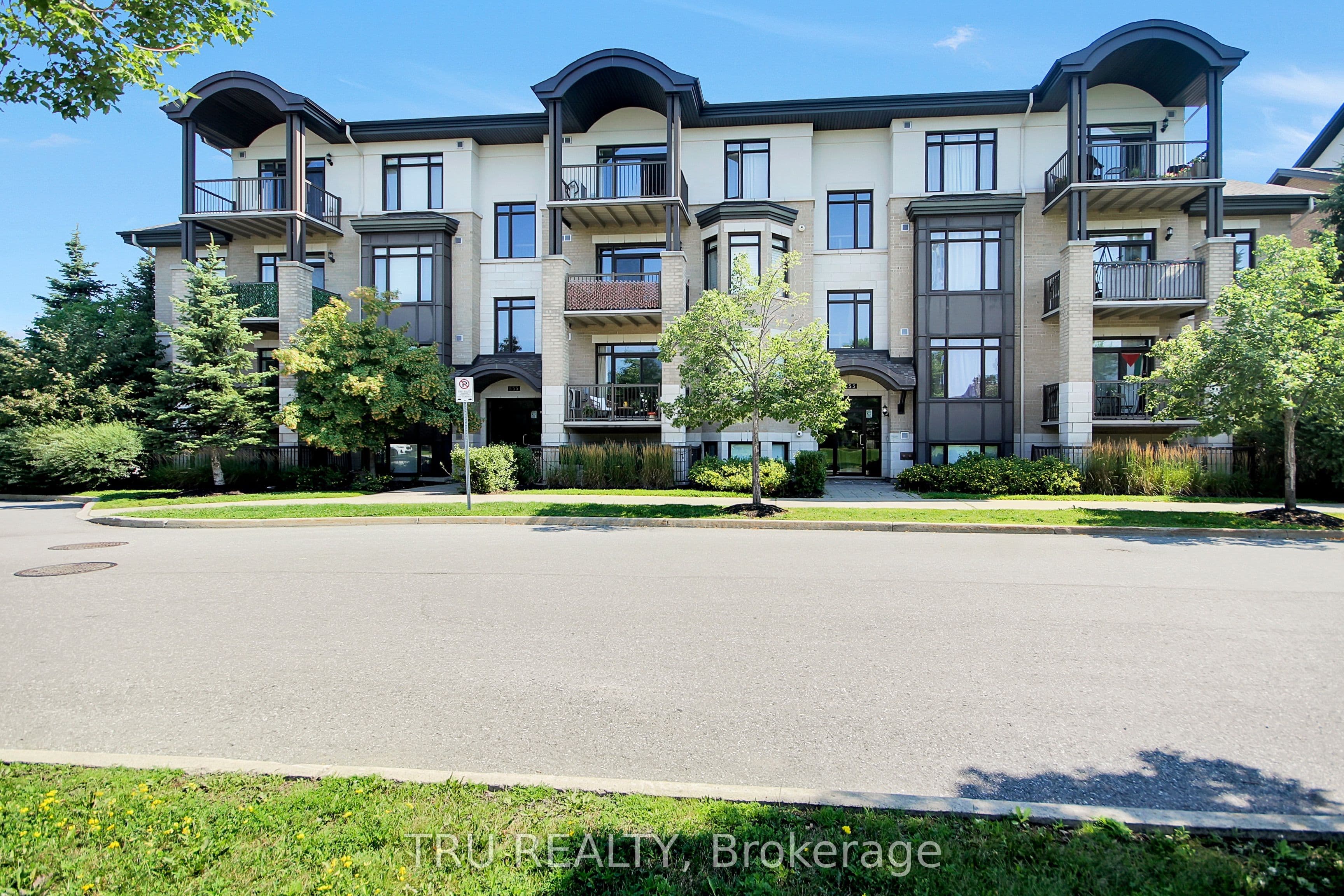 Unit 404 655 Beauparc Private photo 1
