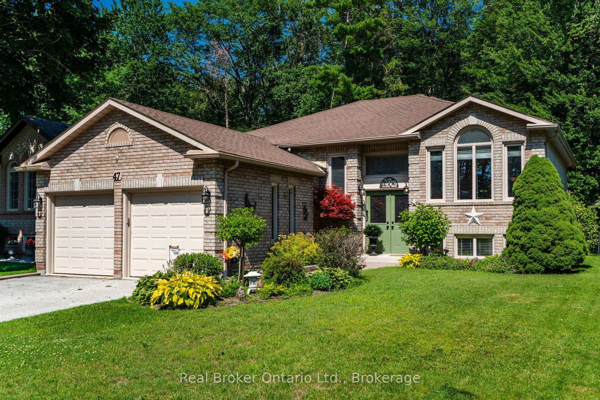 47 Timberland Crescent photo 1