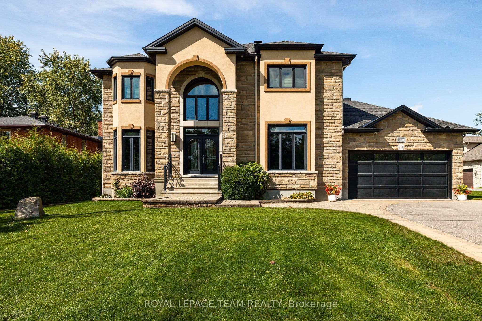 1419 Balmoral Drive photo 1