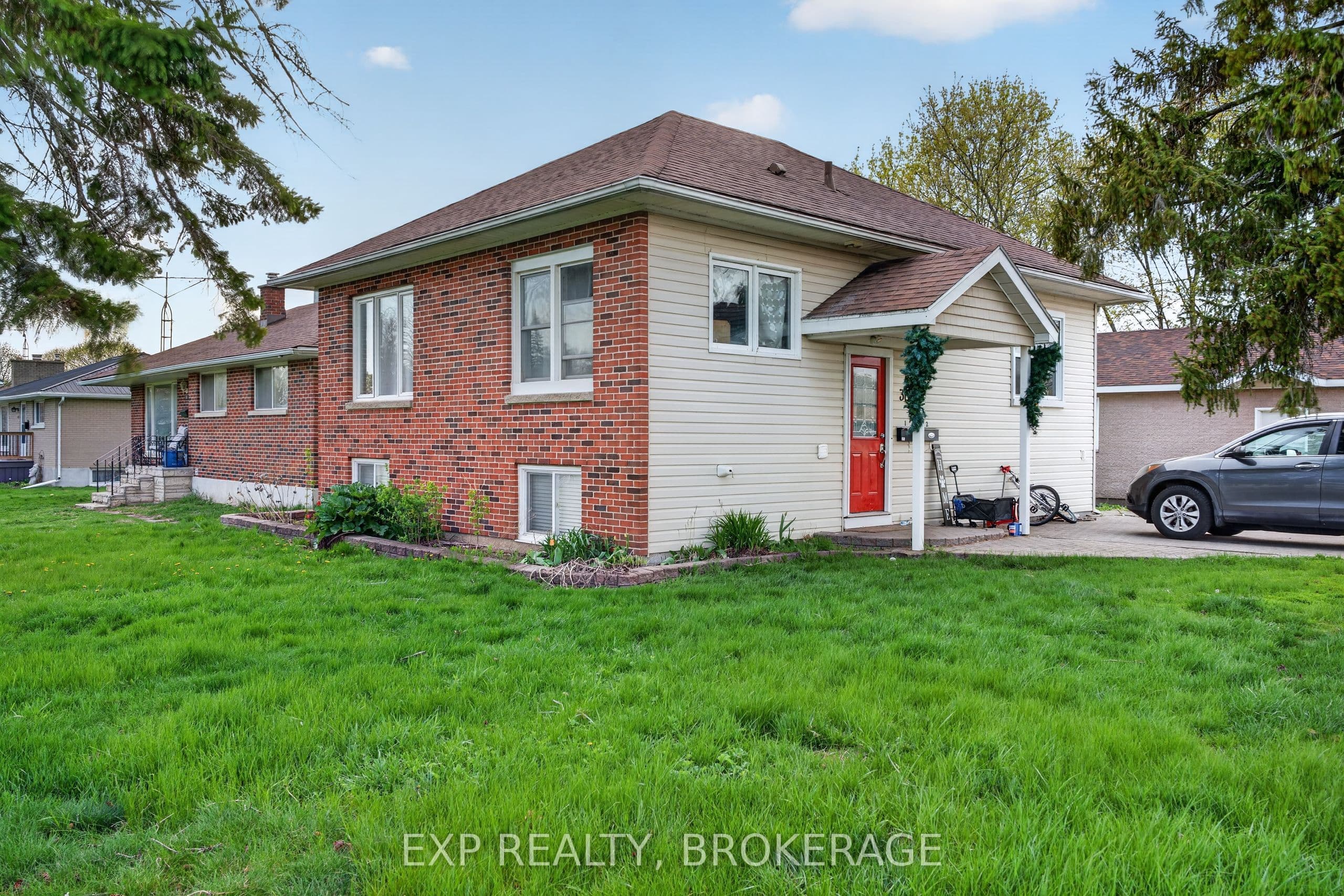 300 HERBERT Street photo 1