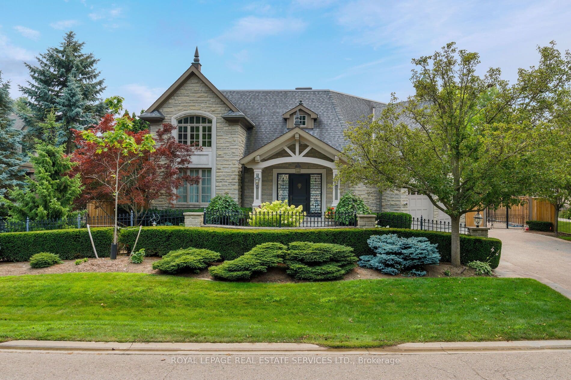70 Shorewood Place photo 1