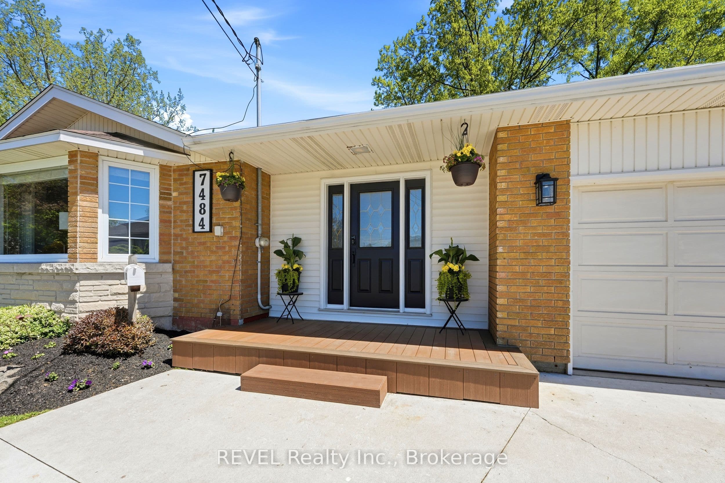 7484 Merritt Avenue photo 1