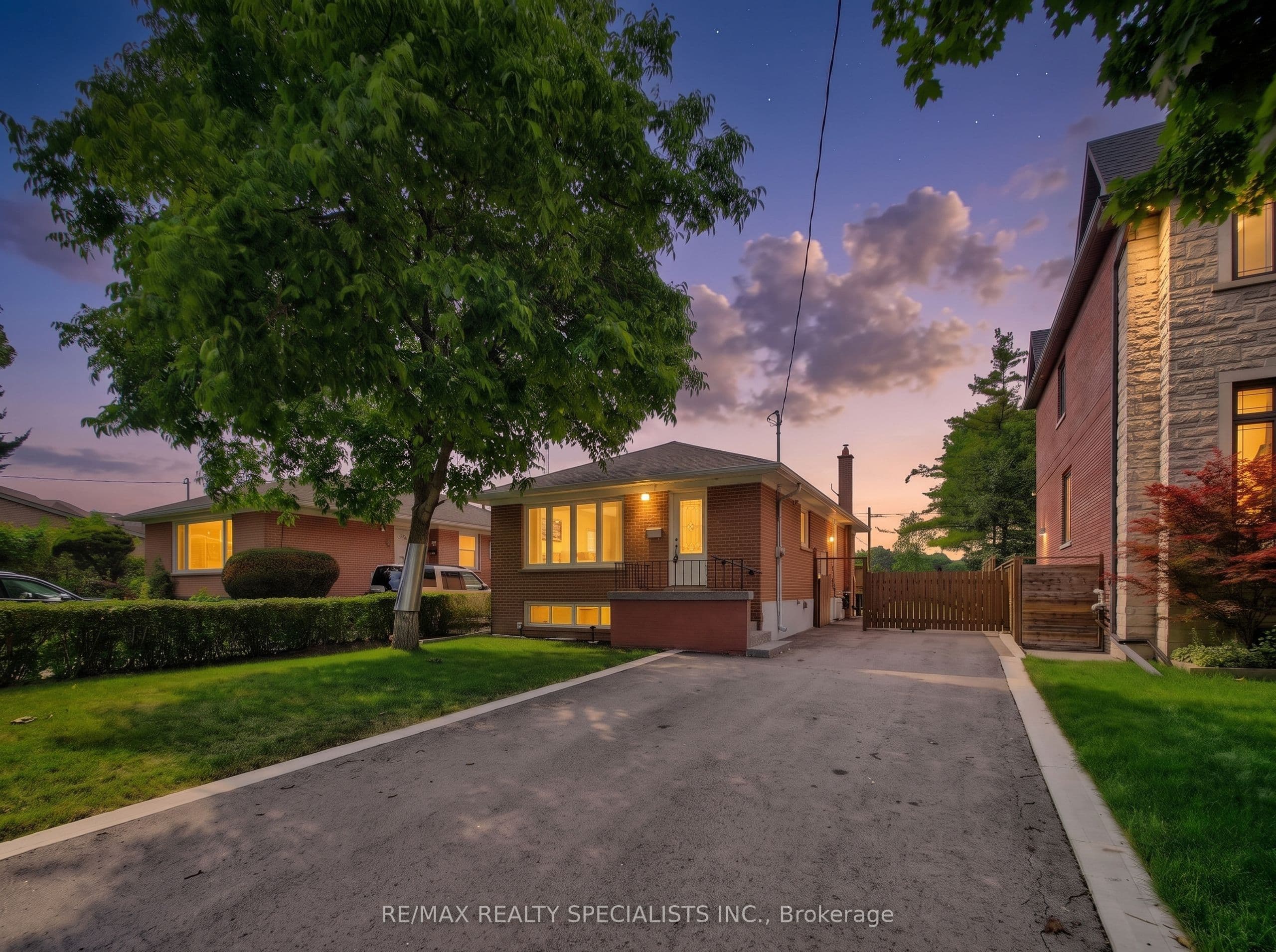 94 Eringate Drive photo 1