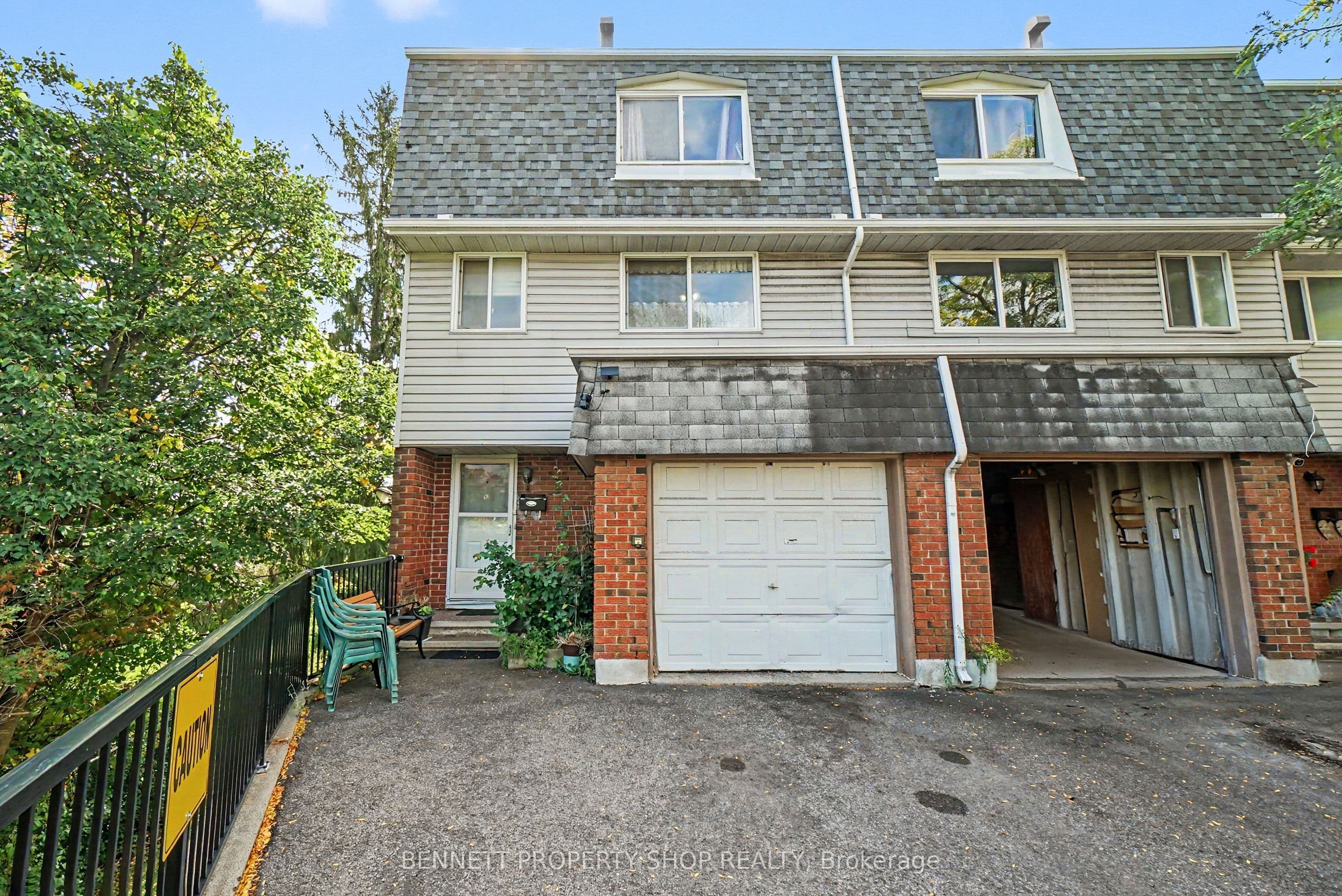 Unit 33 2669 Southvale Crescent photo 1