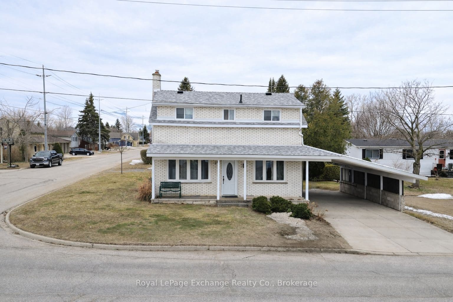 350 St Albert Street photo 1