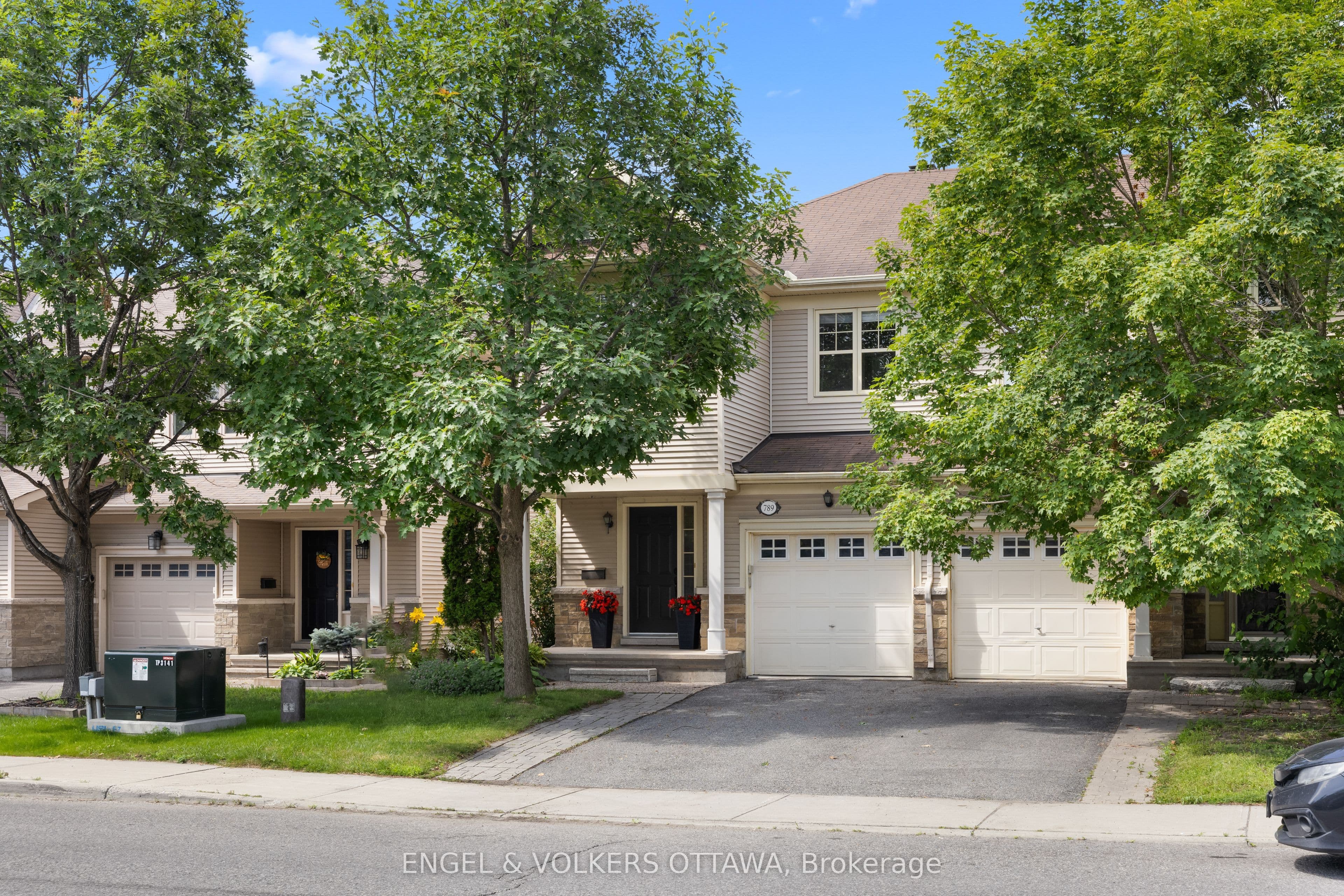 789 Cobble Hill Drive photo 1