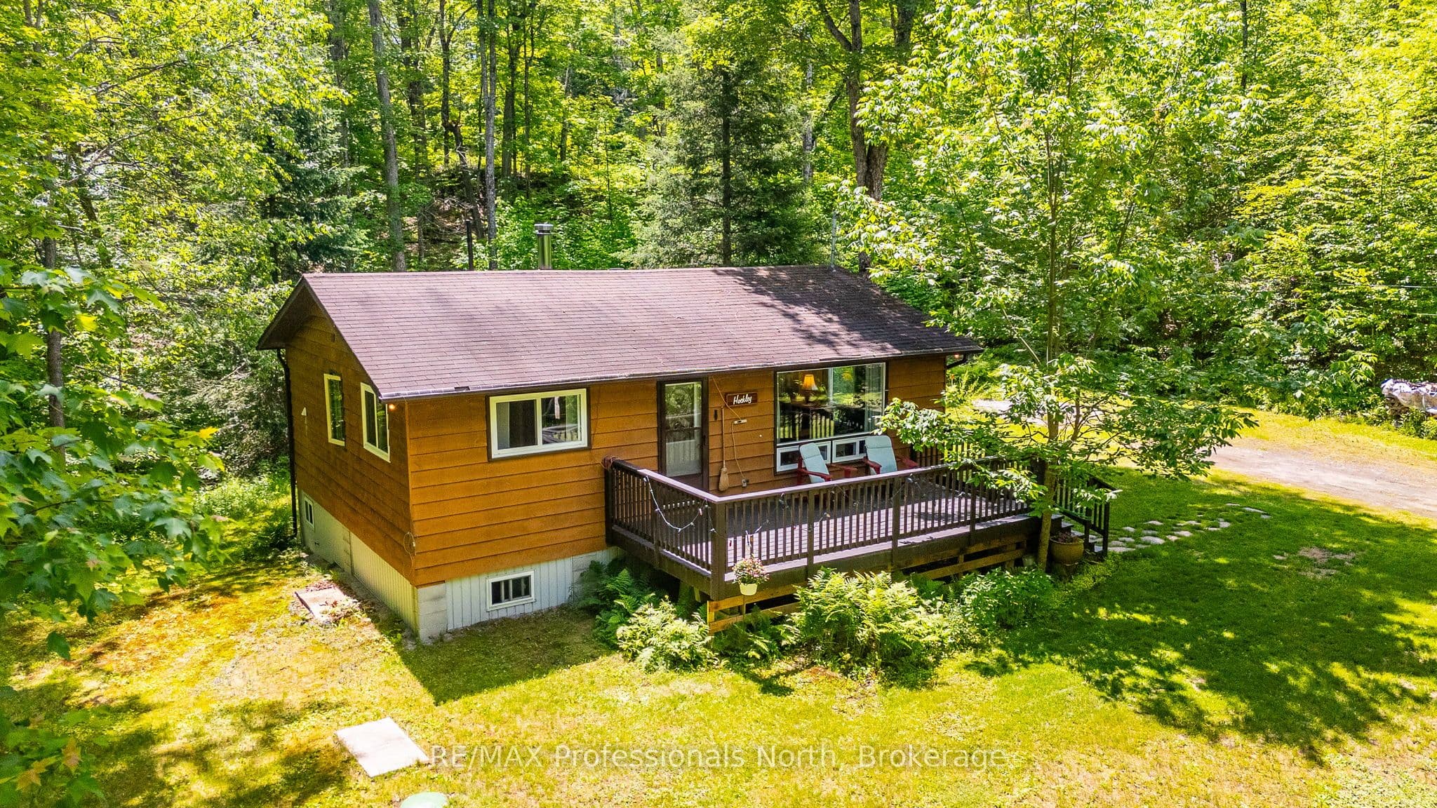4792 Harburn Road photo 1