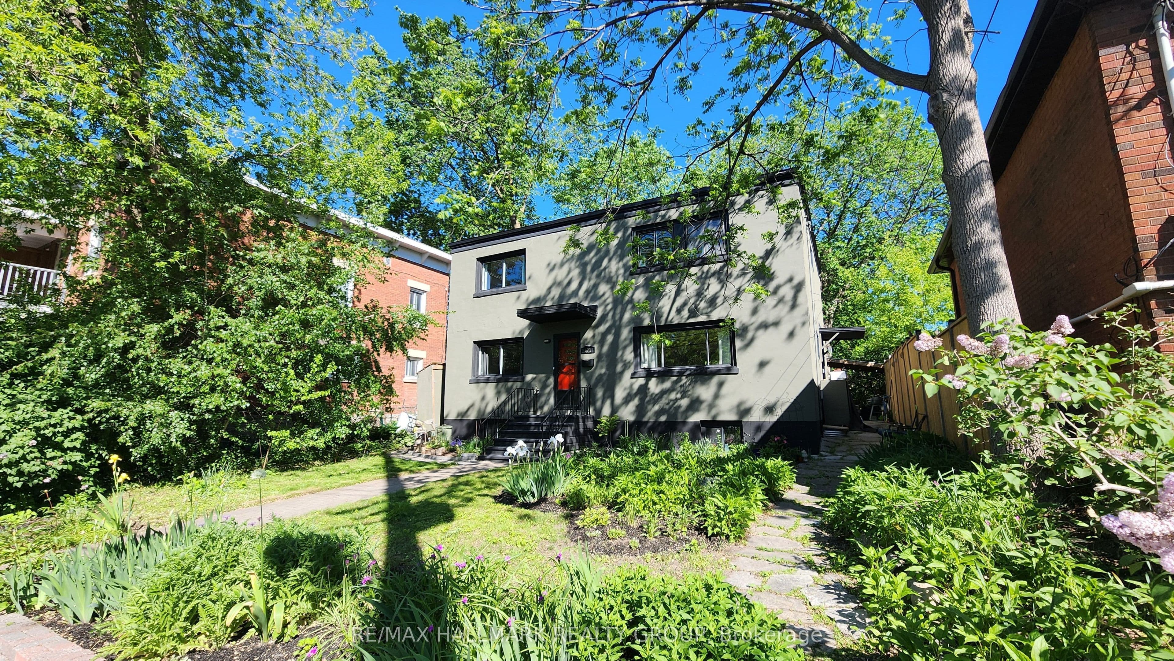 371 Sunnyside Avenue photo 1