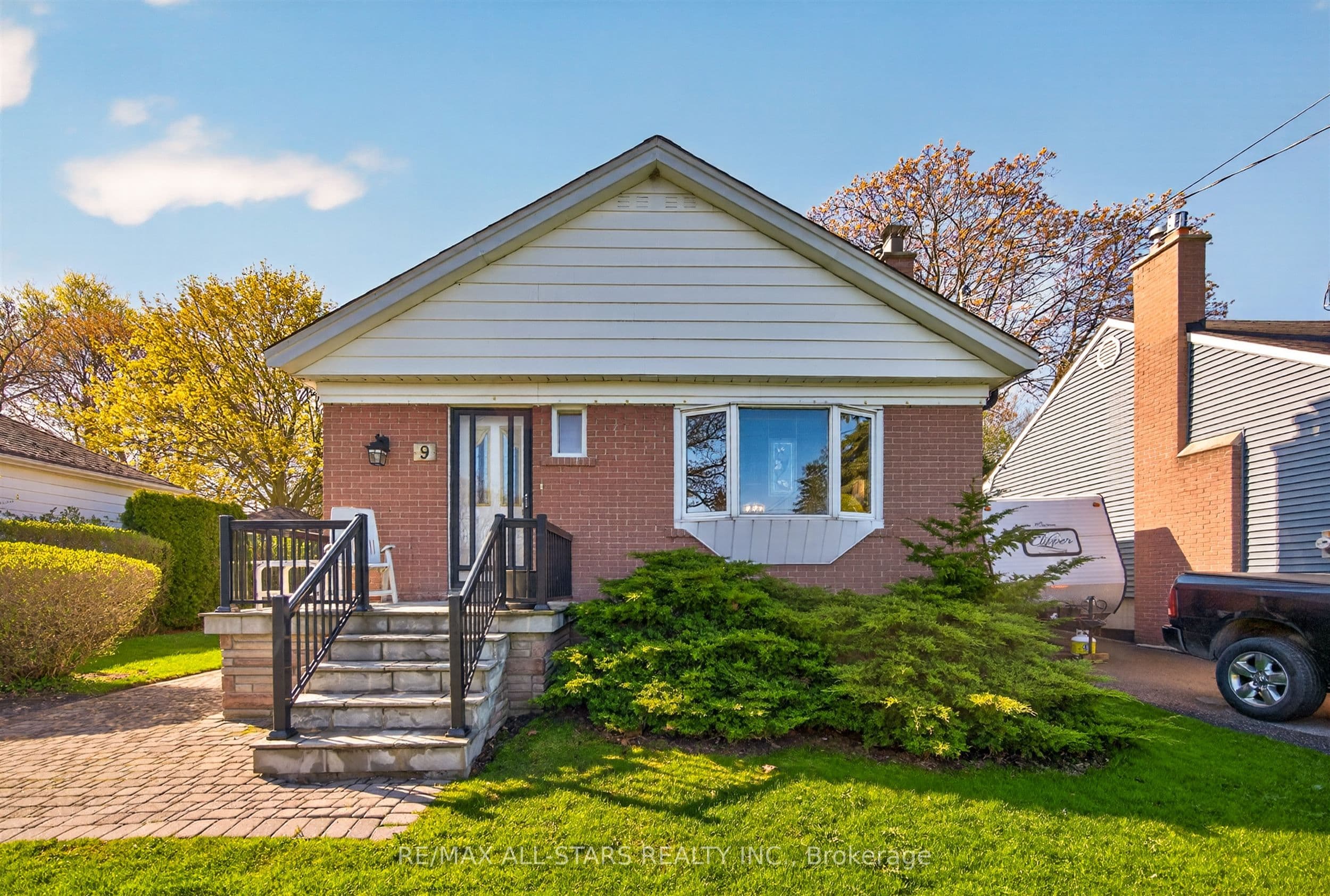 9 Martindale Road photo 1