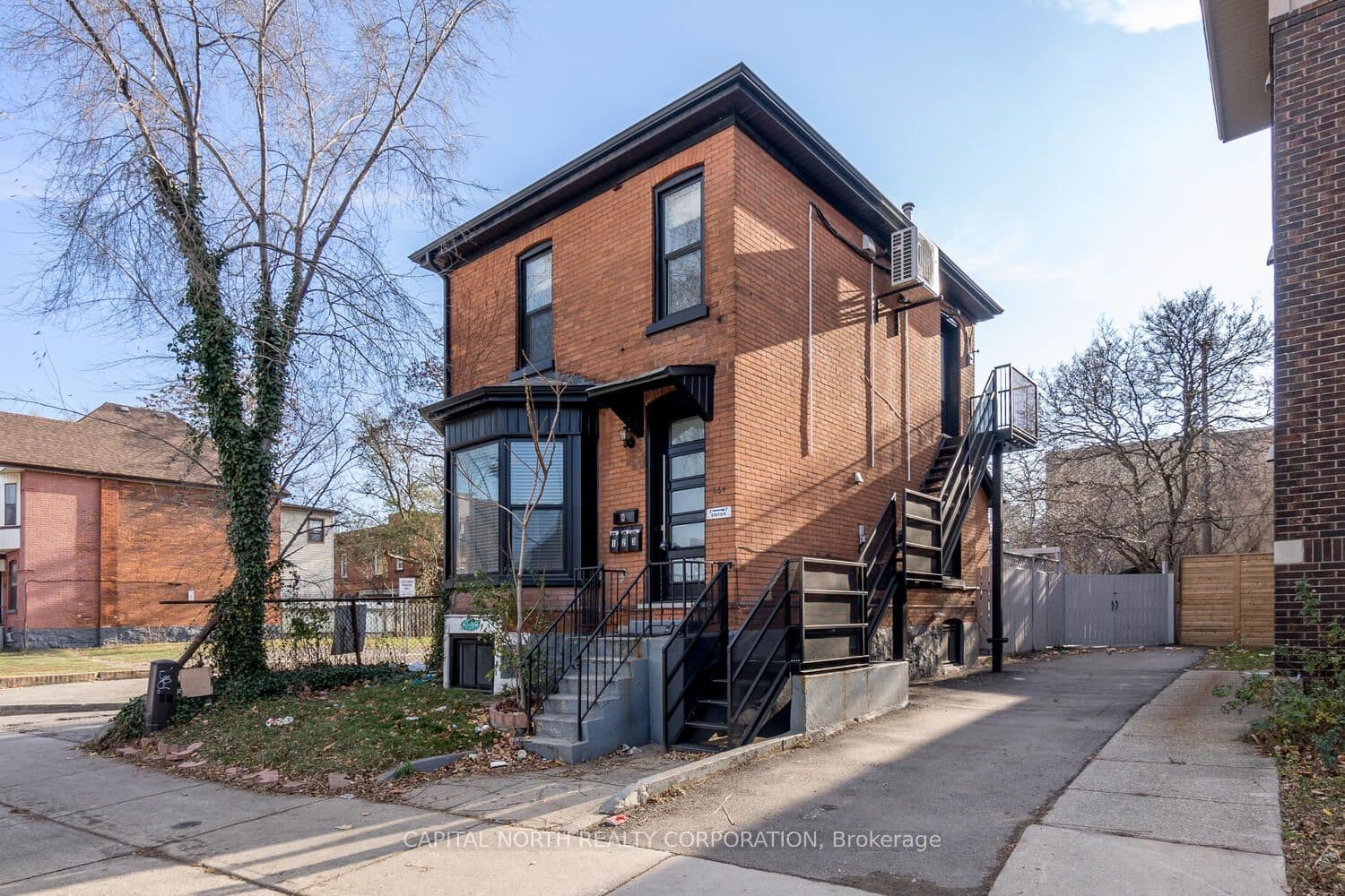 Unit 3 556 King Street photo 1