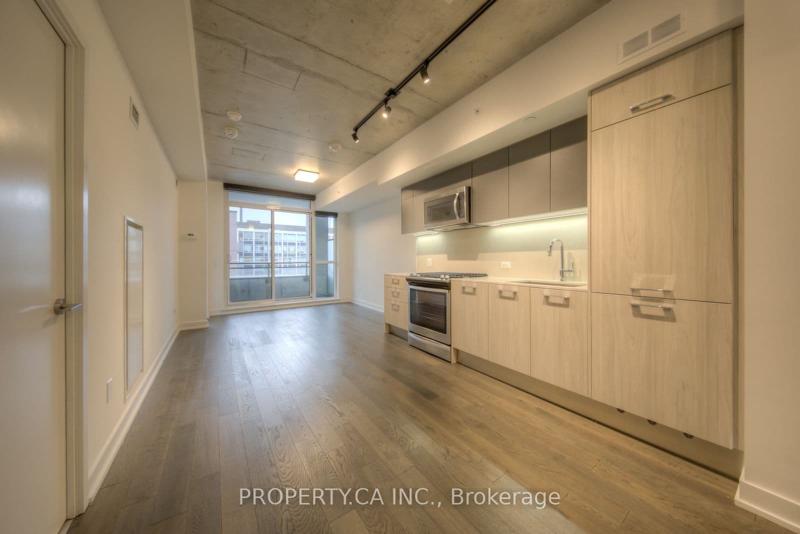 Unit 406 665 Kingston Road photo 1
