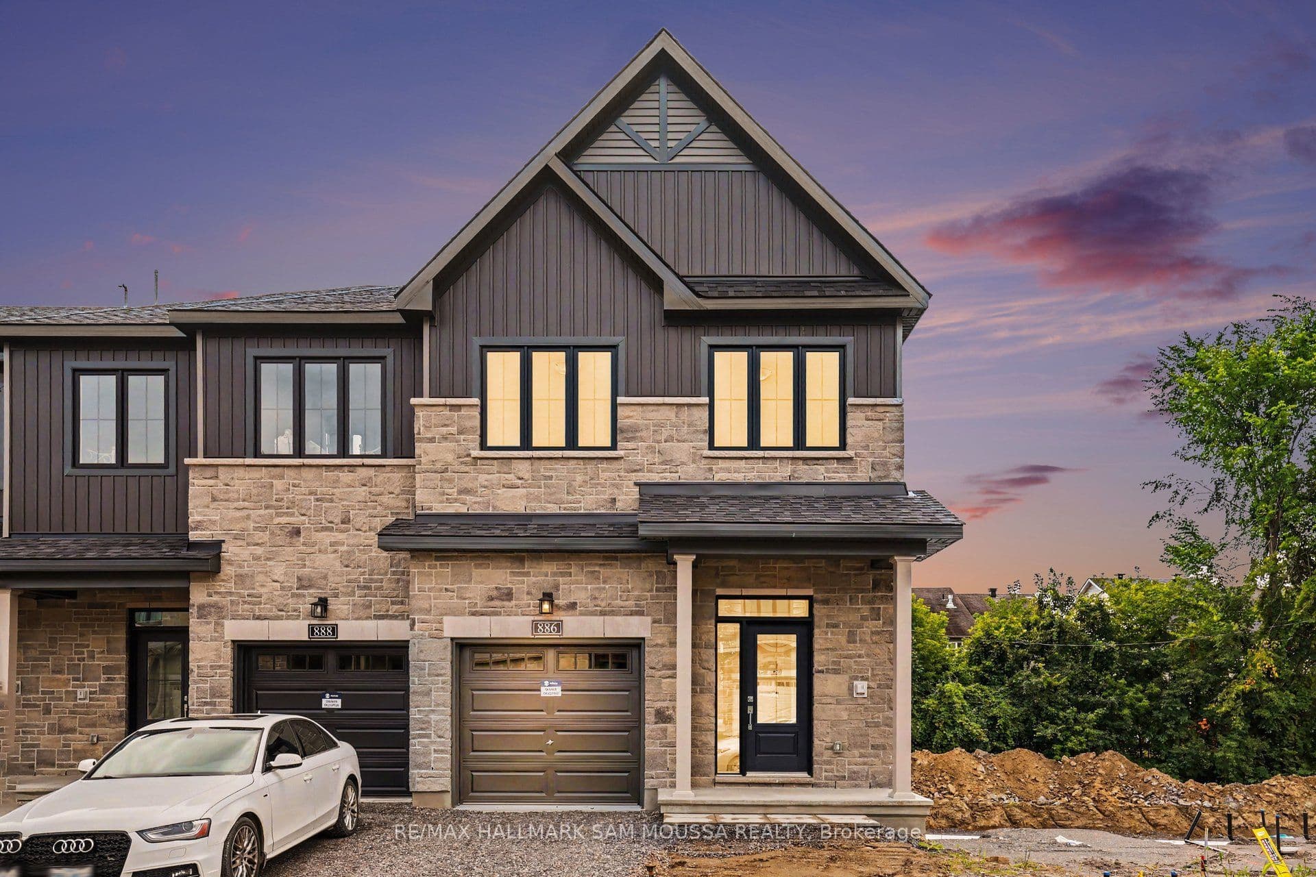 886 Eileen Vollick Crescent photo 1