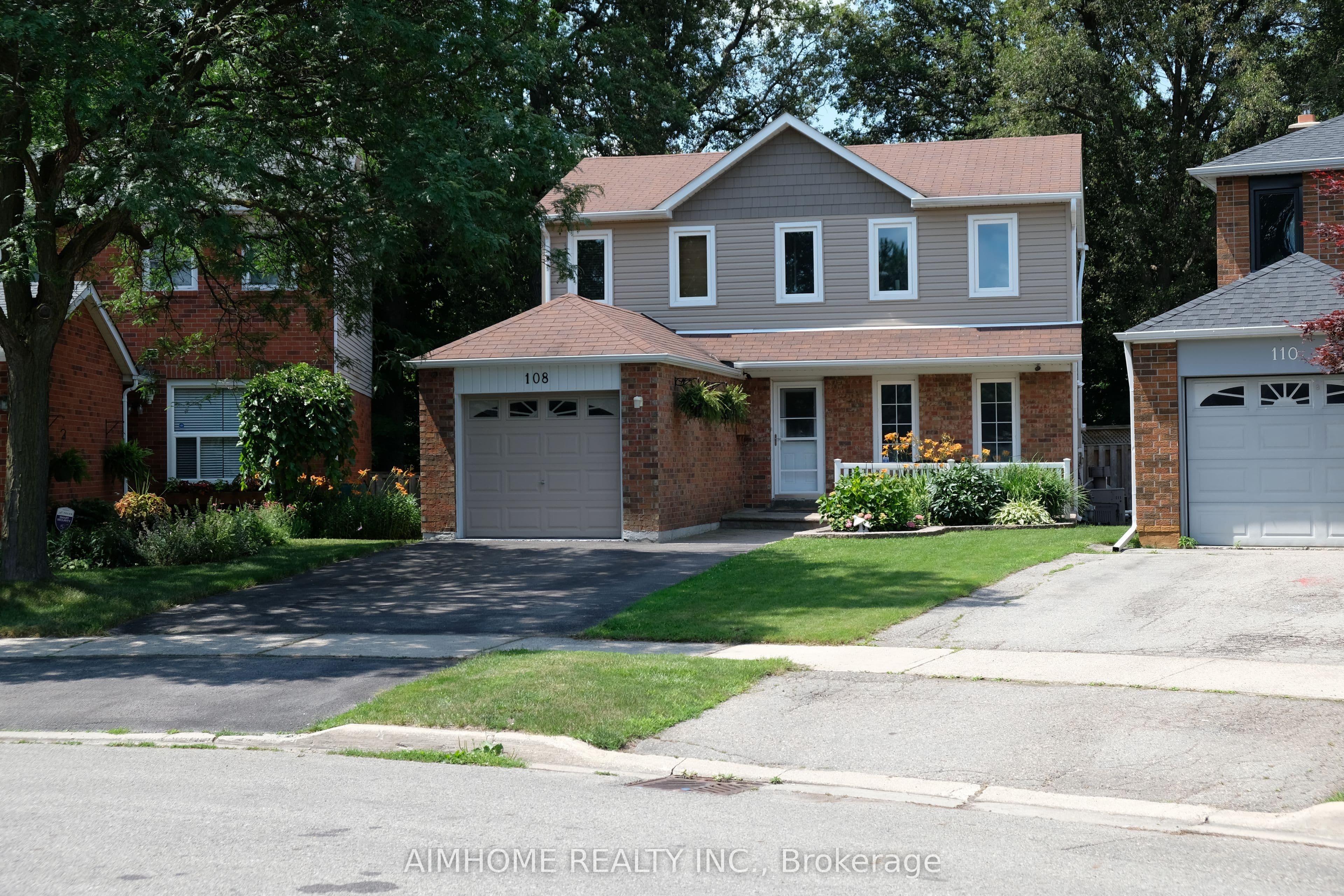 108 Floribunda Crescent photo 1