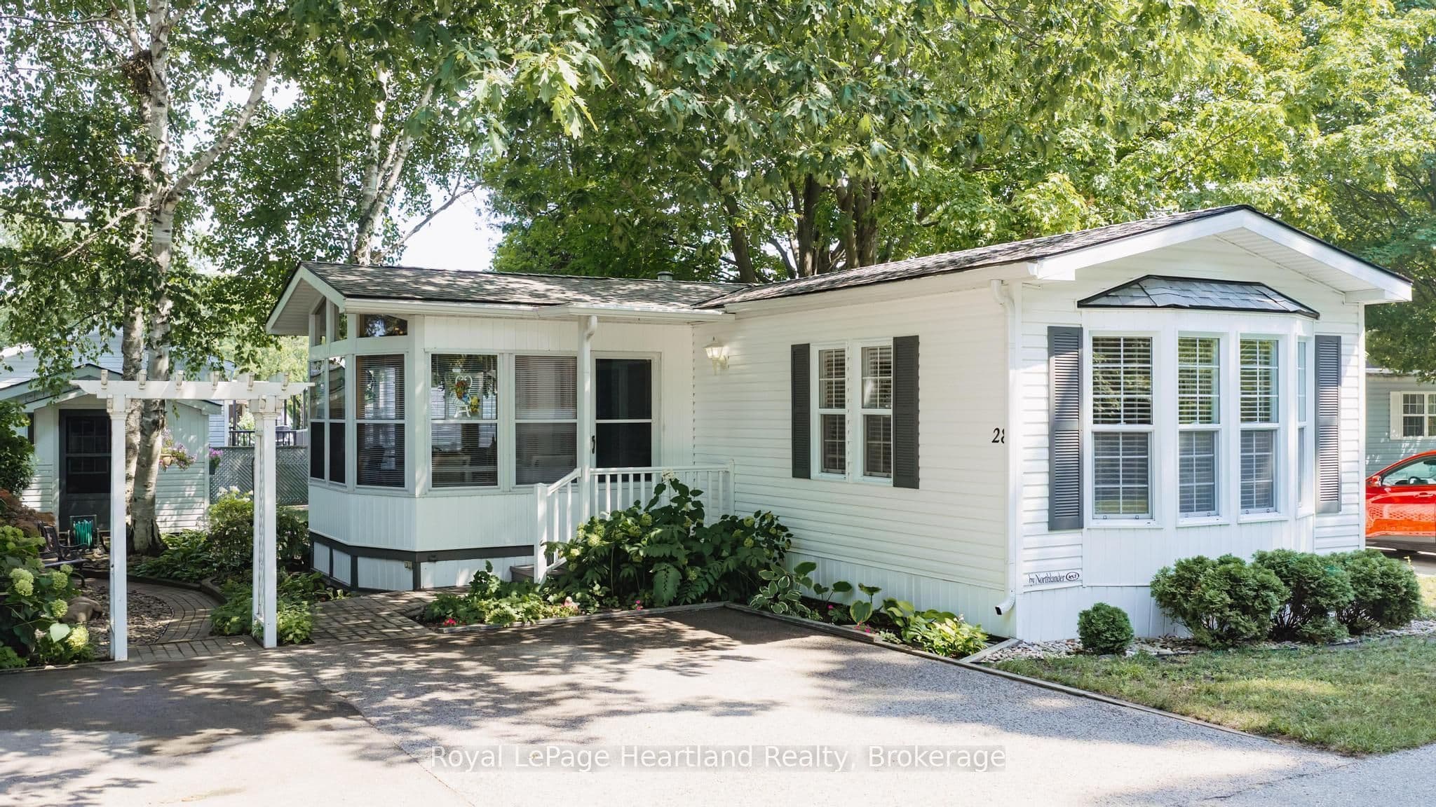 28 IROQUOIS Lane photo 1