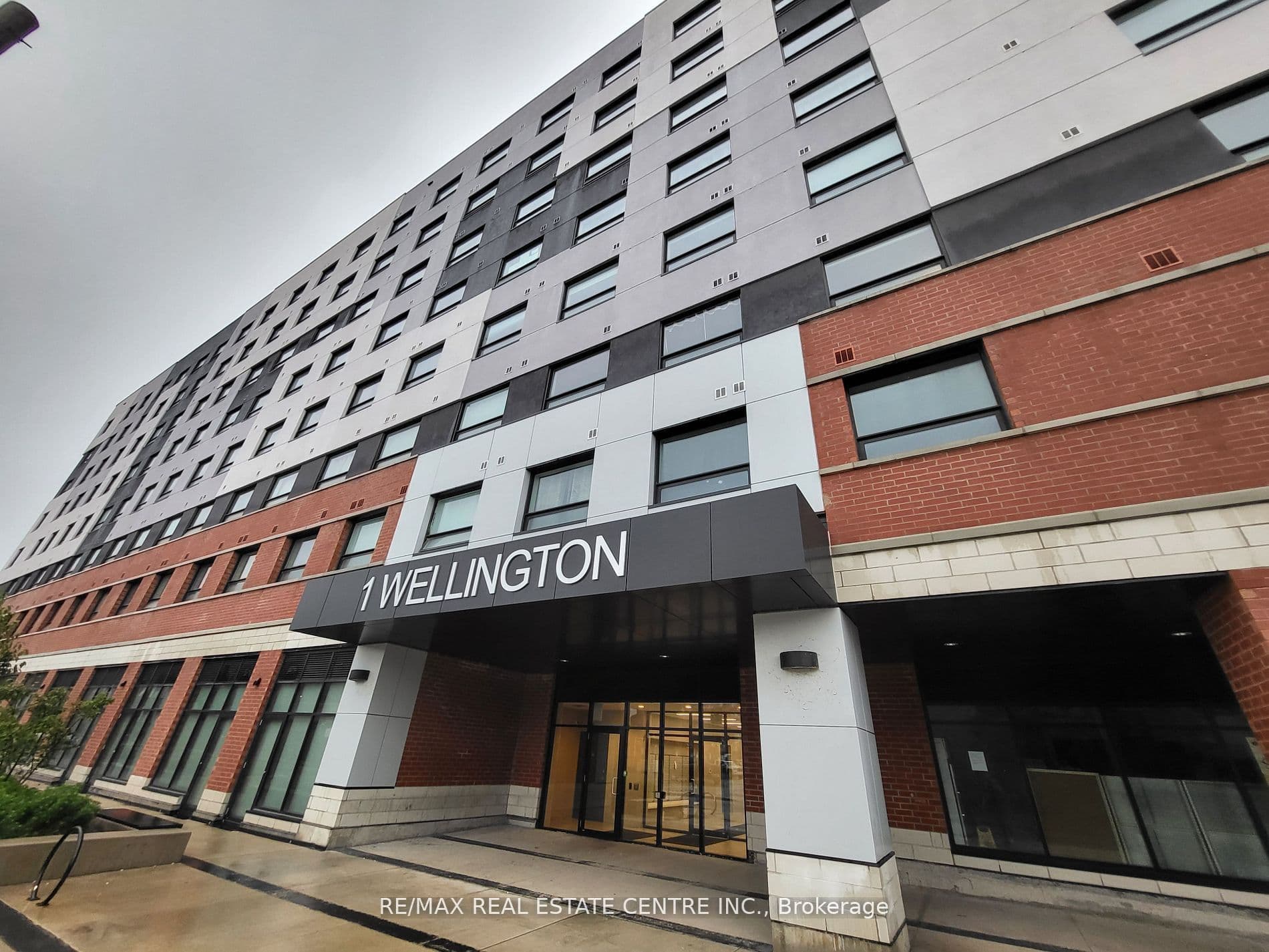 Unit 418 1 Wellington Street photo 1