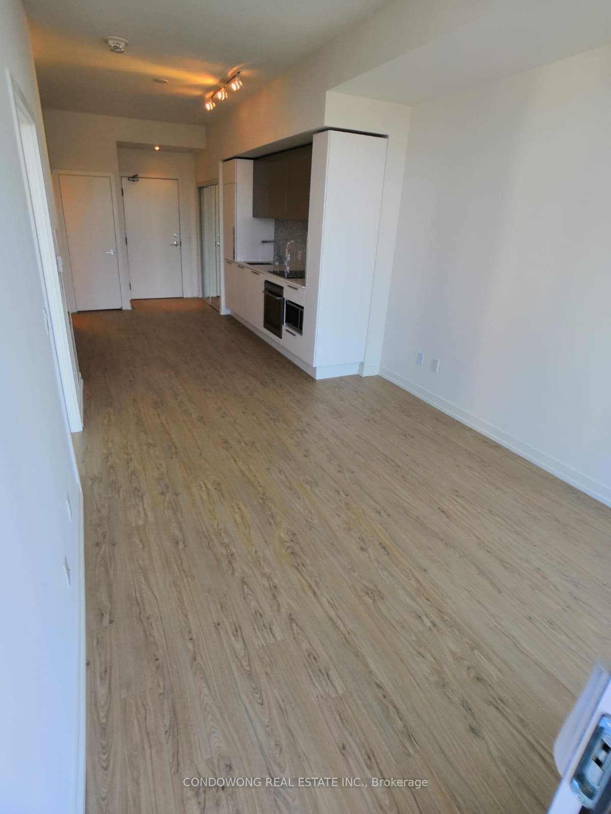 Unit 2211 85 Wood Street photo 1