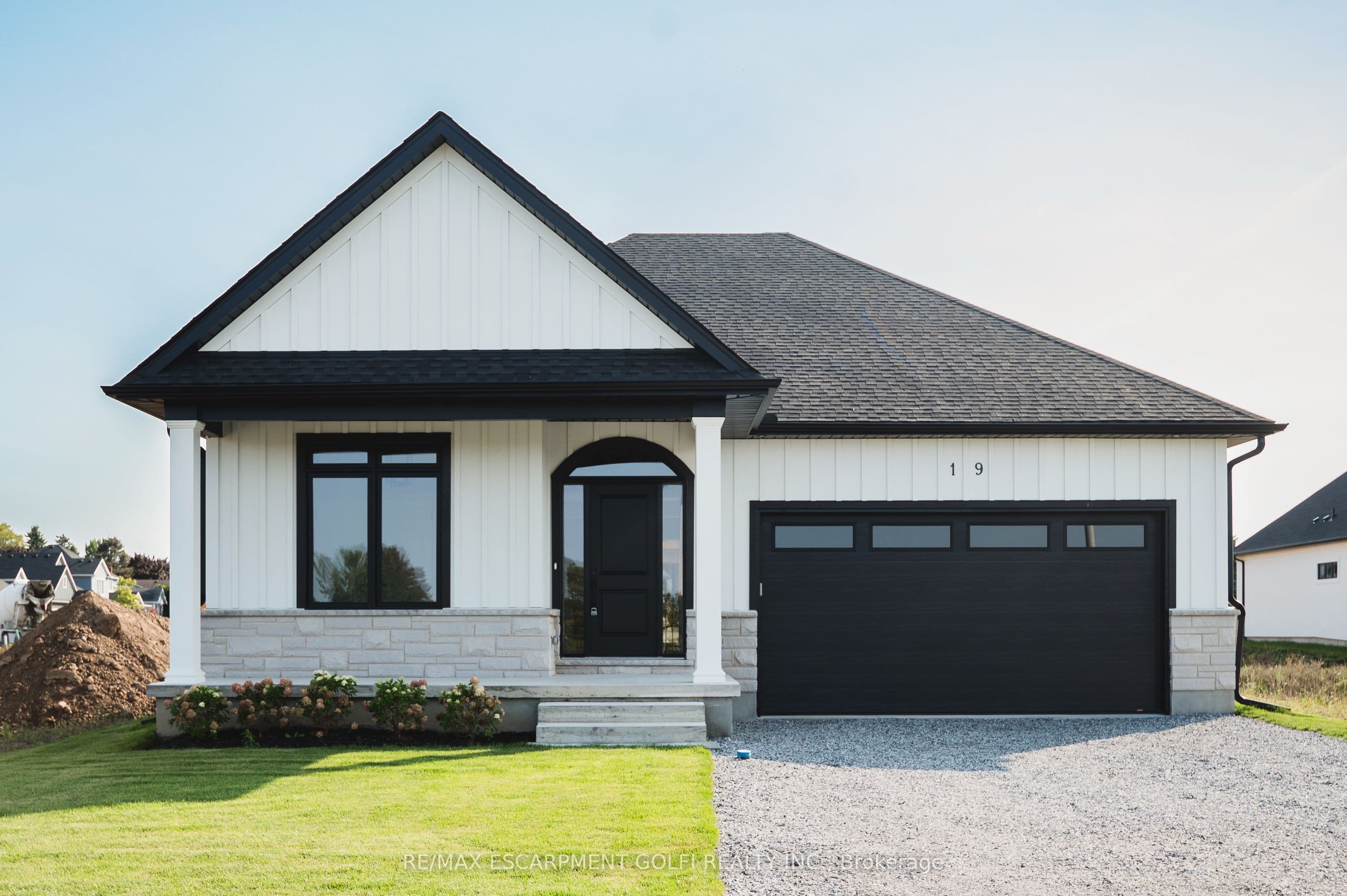 19 Oakley Drive photo 1