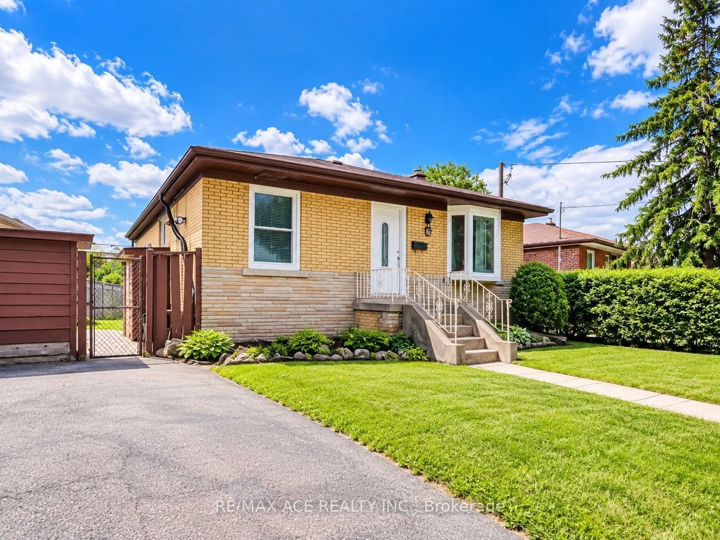 Unit Main 6 Shawford Crescent photo 1