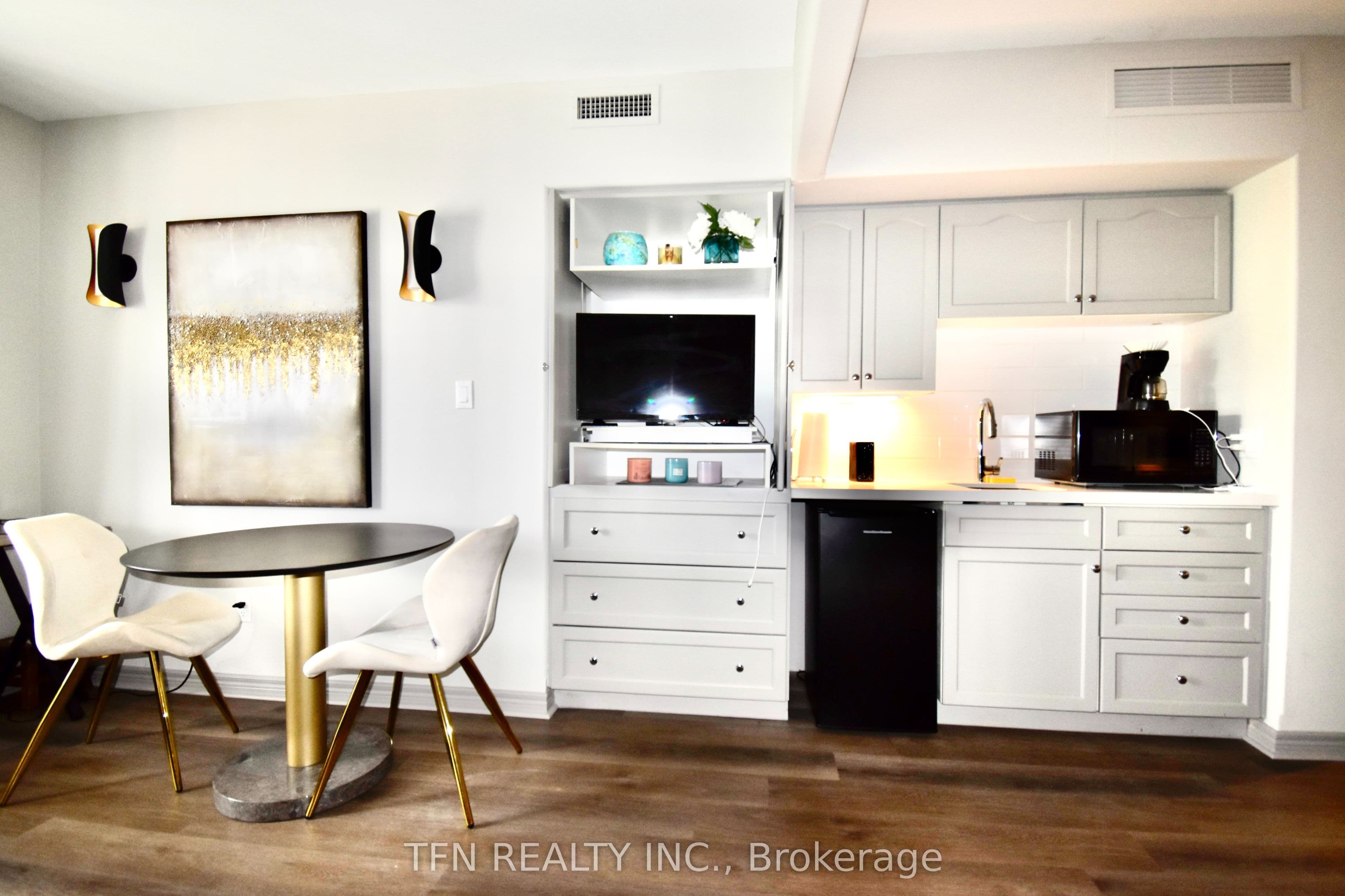 Unit 2498-1 90 Highland Drive photo 1