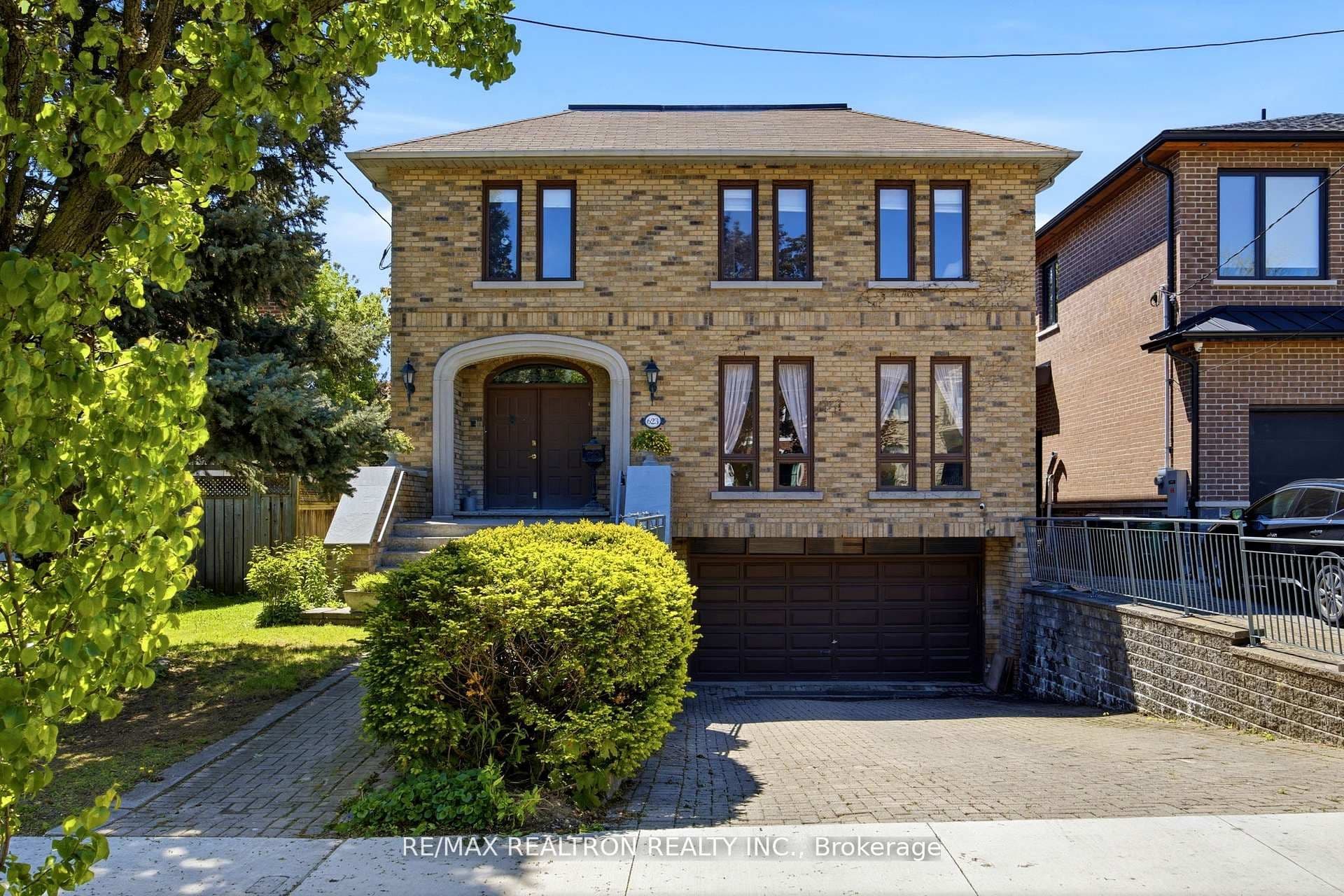 623 Coldstream Avenue photo 1