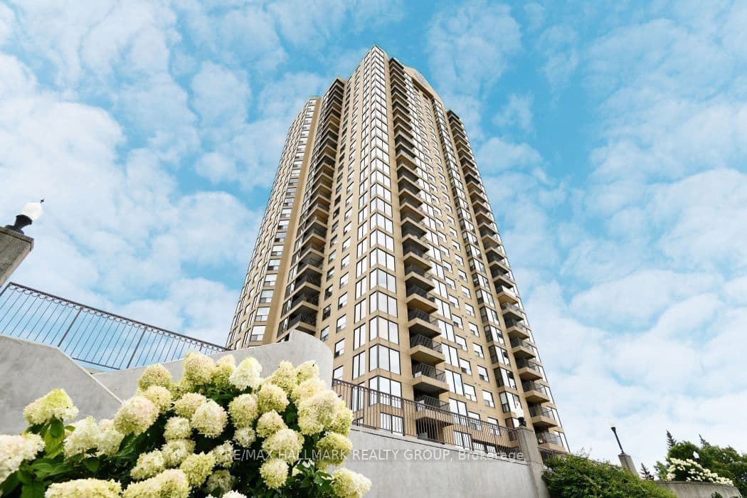 Unit 1006 545 St Laurent Boulevard photo 1